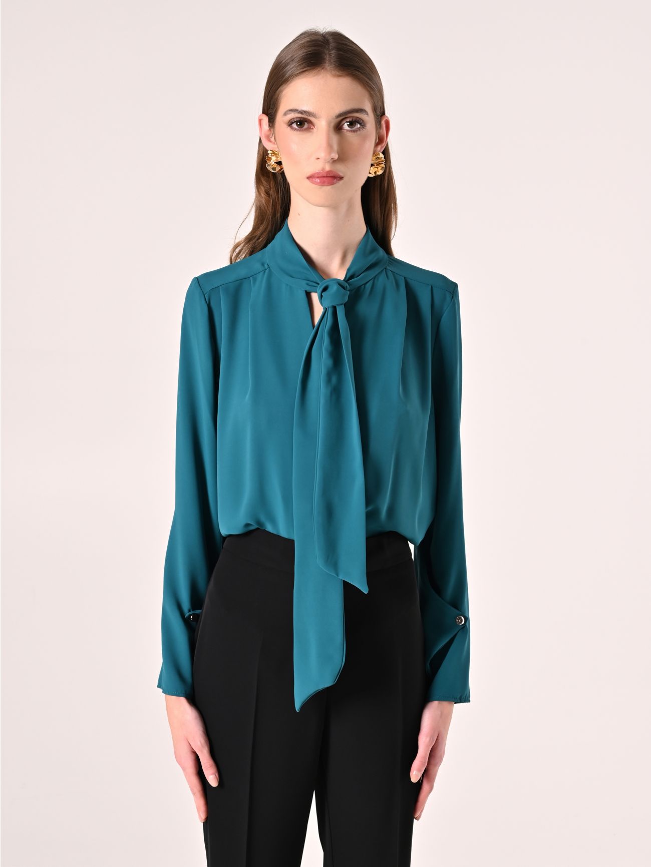 Blouse vert royal avec nœud et pinces det_2