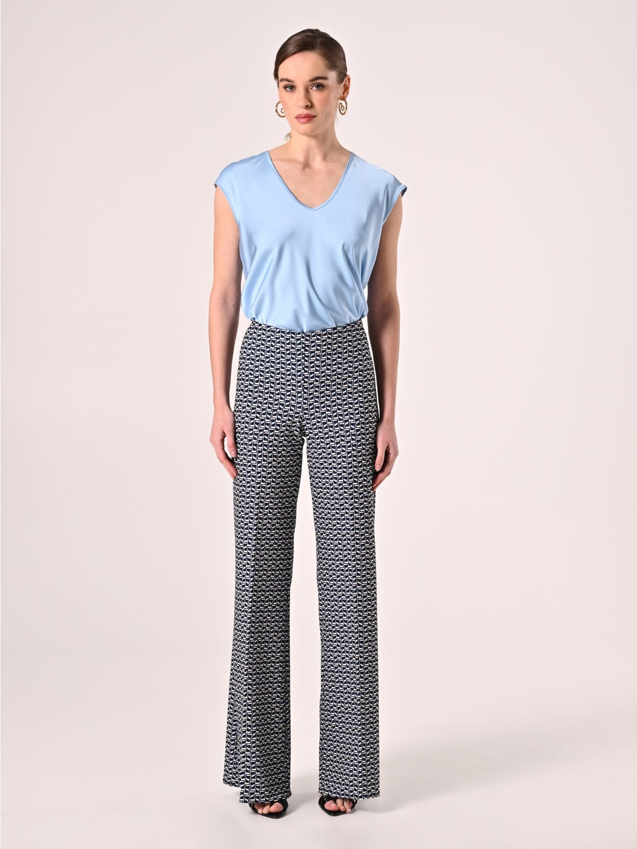 Hose mit geometrischem Muster det_1