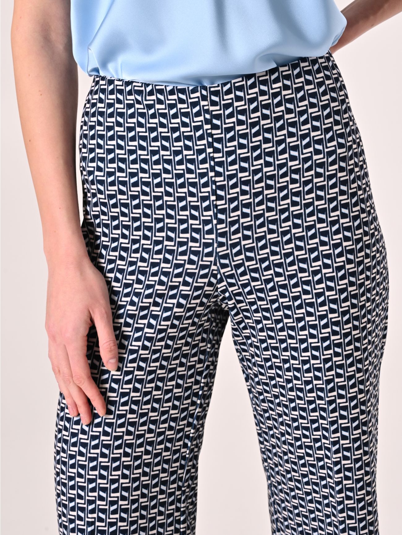 Hose mit geometrischem Muster in_i5