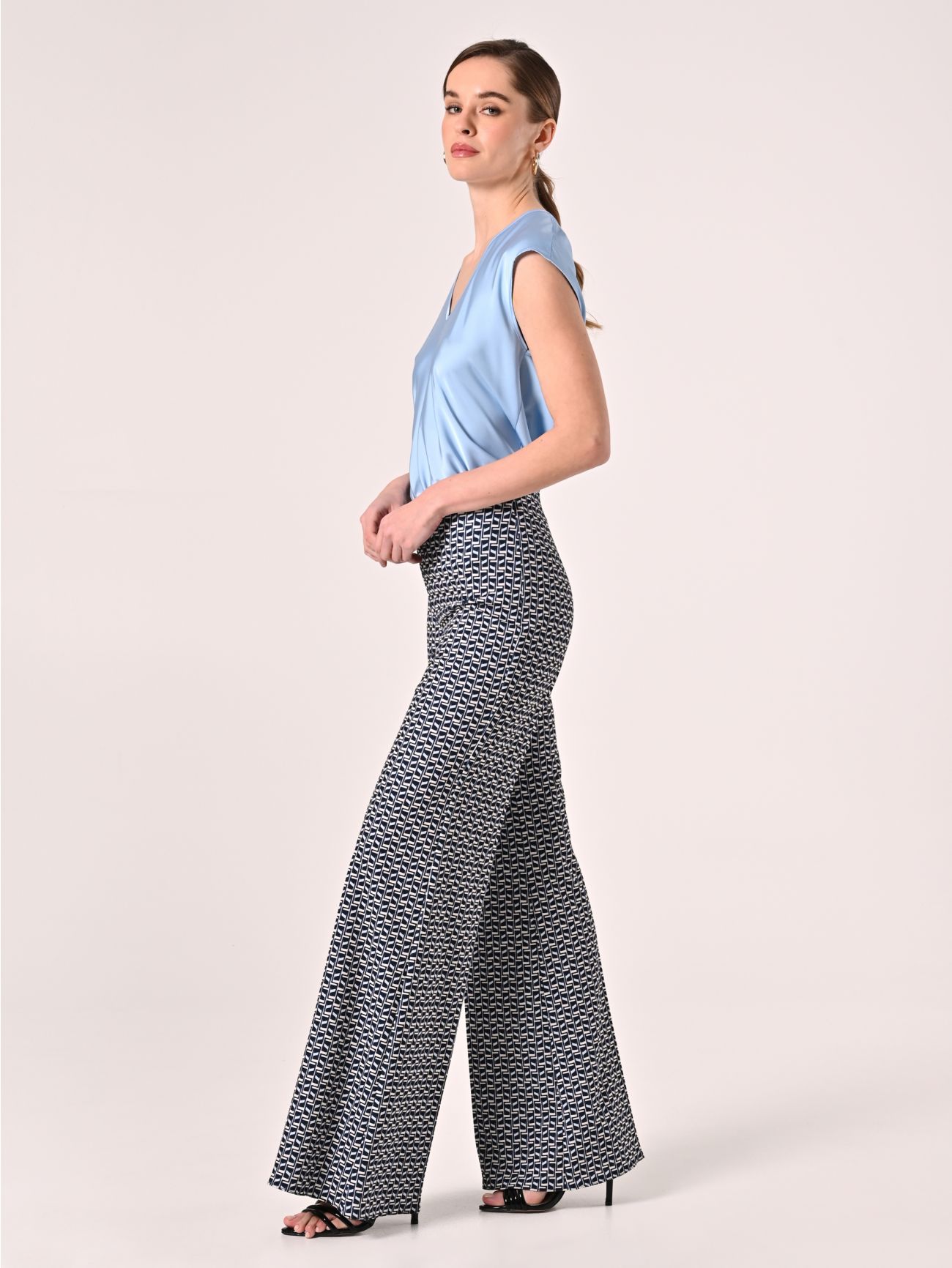 Hose mit geometrischem Muster in_i7