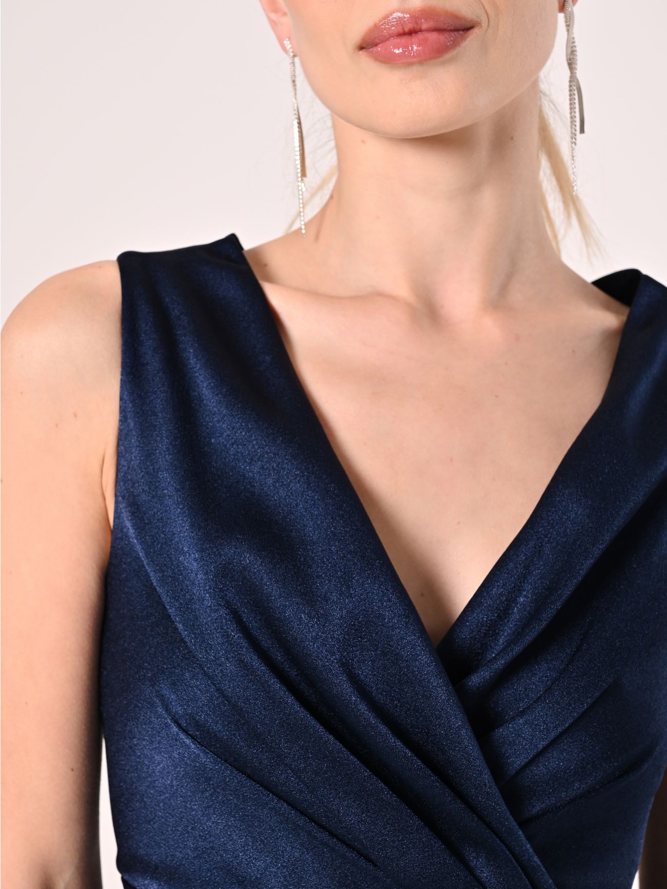 Lange Kleid aus strukturiertem Satin in Blau in_i5