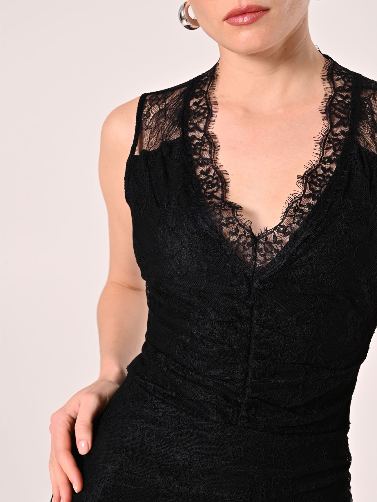 Lace Sheath Dress in_i5