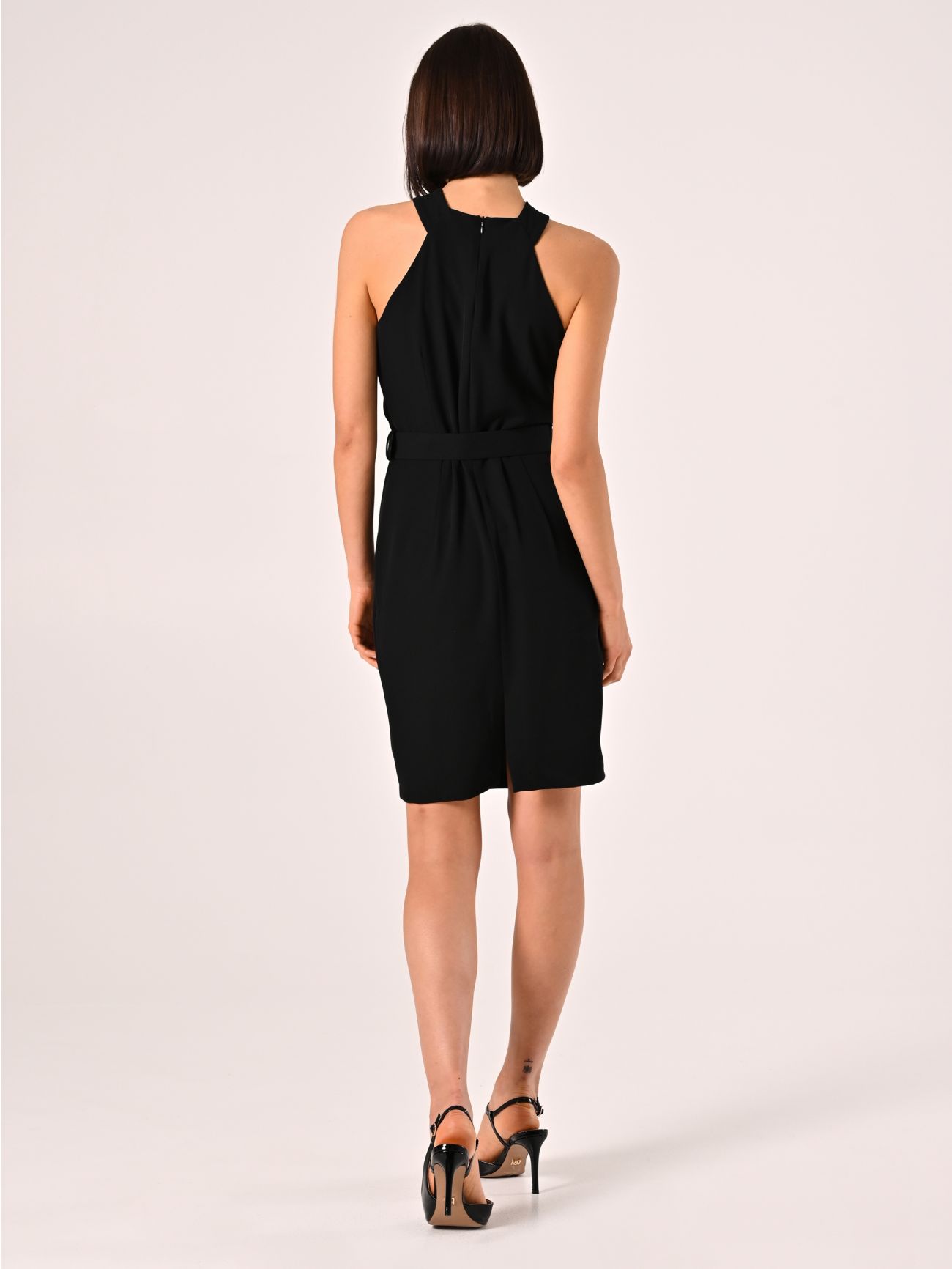 Vestido de tubo negro con escote americano det_3