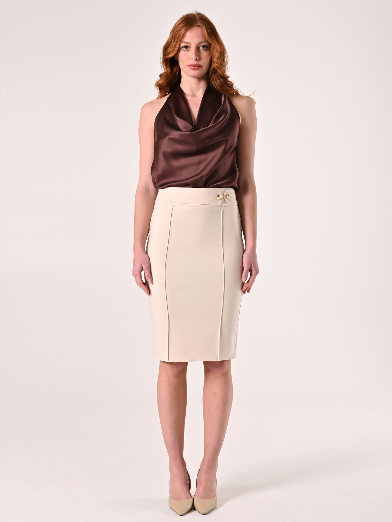 Falda de tejido técnico beige con hebilla det_1