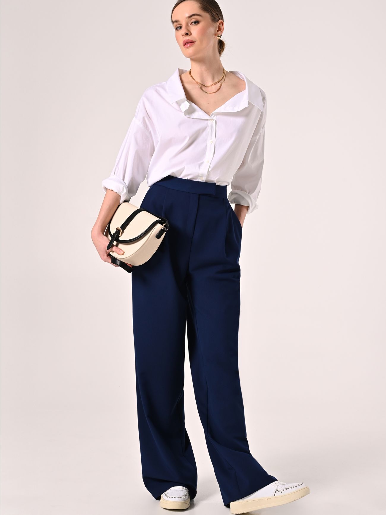 Pantalón en poliviscosa azul con pinzas  Rinascimento