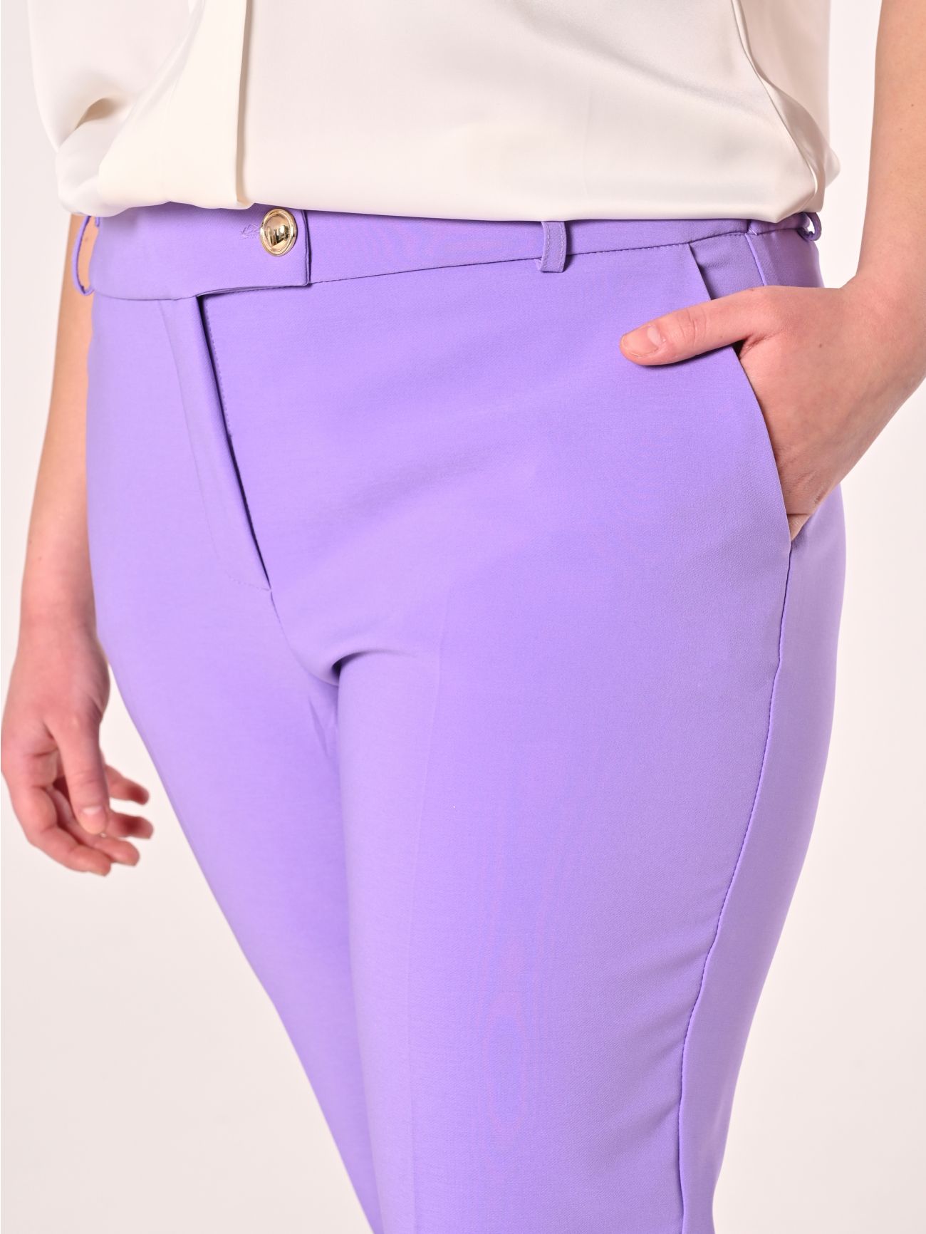 Pantalón curvy de tejido técnico lila in_i5