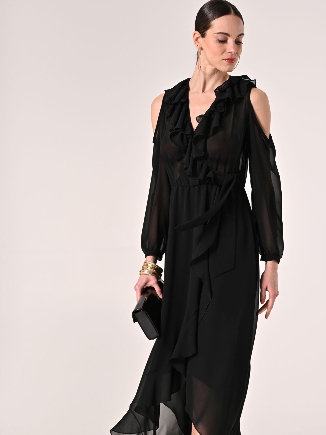 Maxi-Kleid in Schwarz mit Rüschen sp_e1