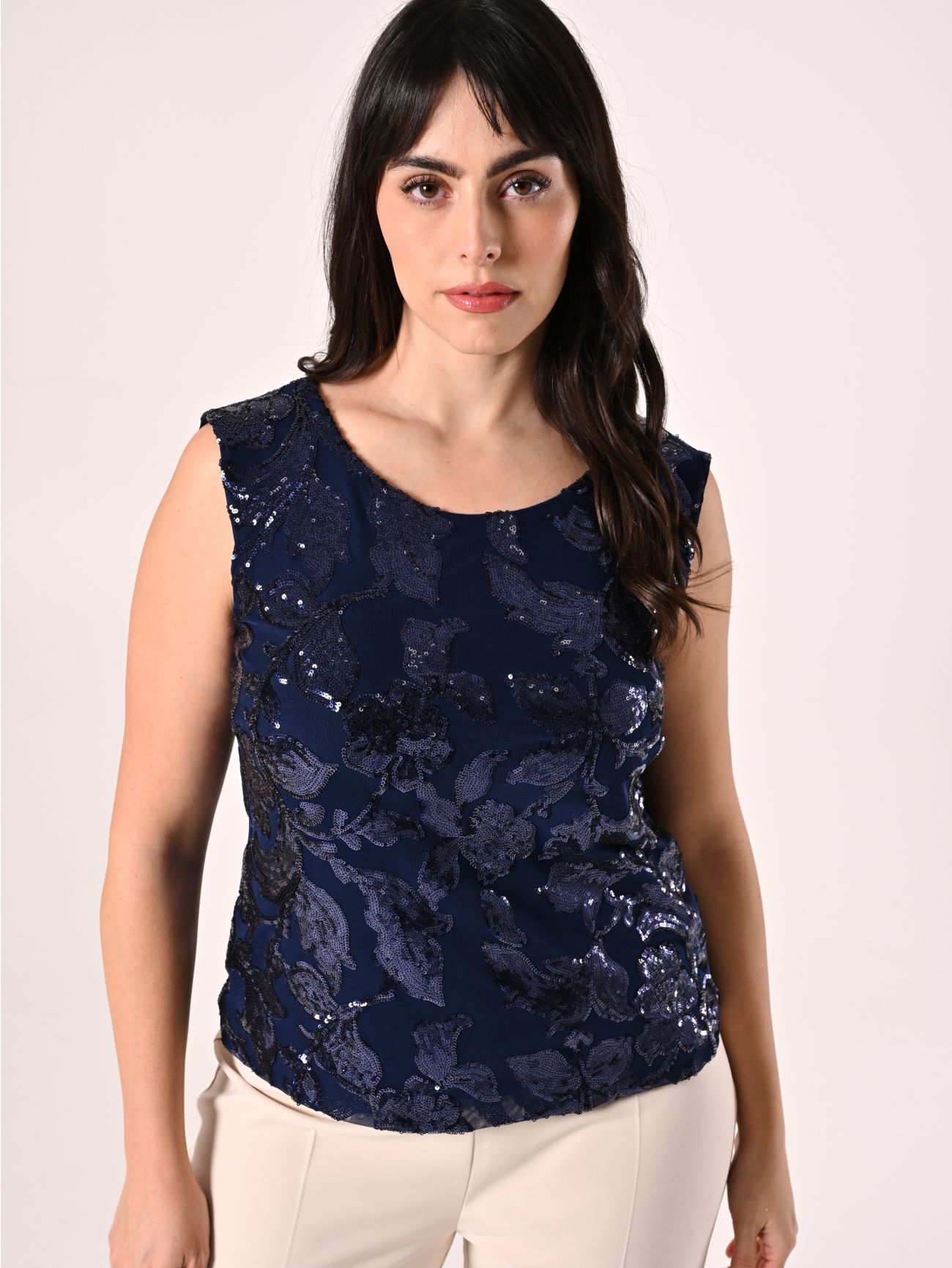 Curvy-Top mit Pailletten in Blau in_i7