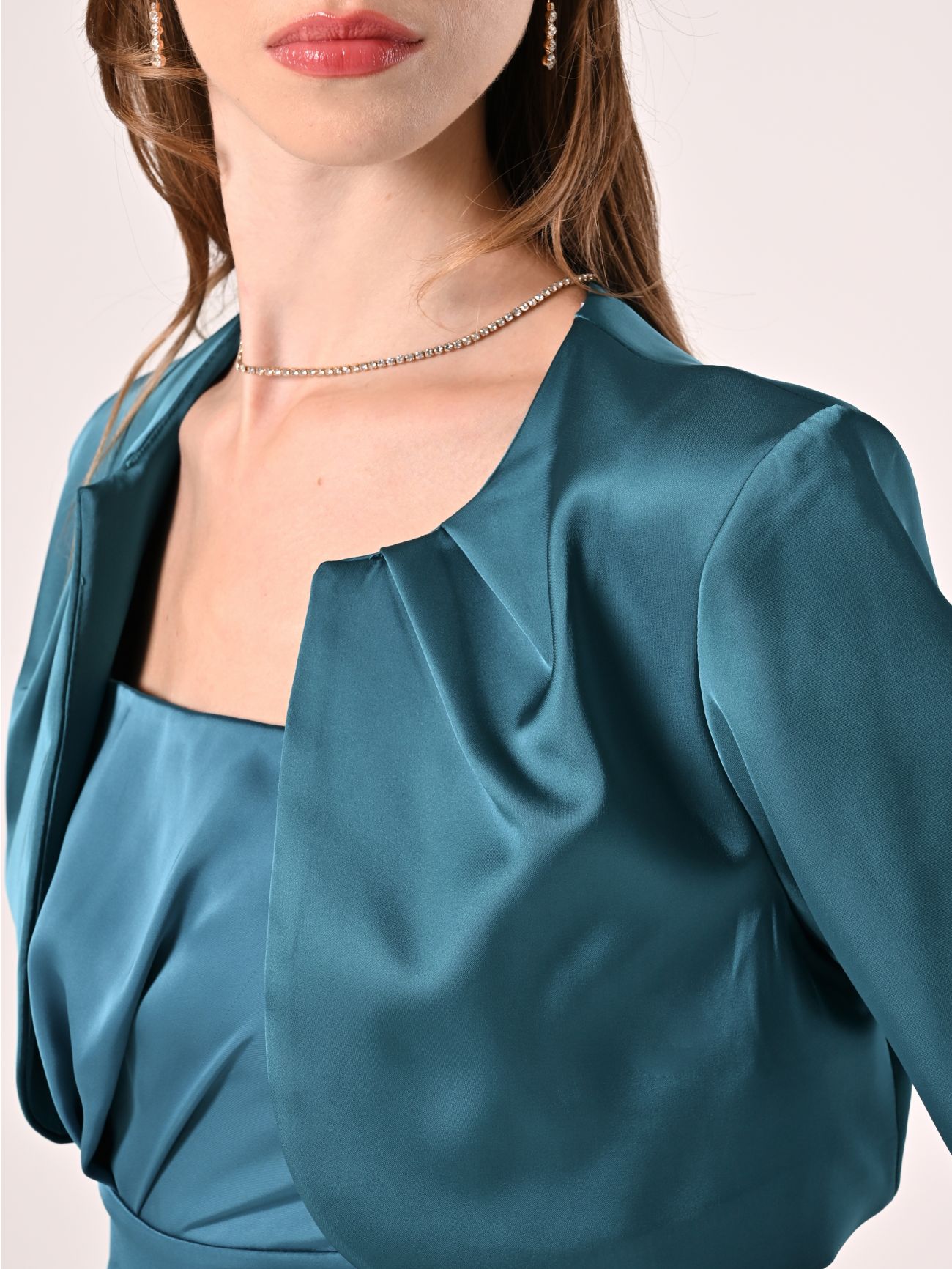 Bolero in Grün aus strukturiertem Satin in_i5