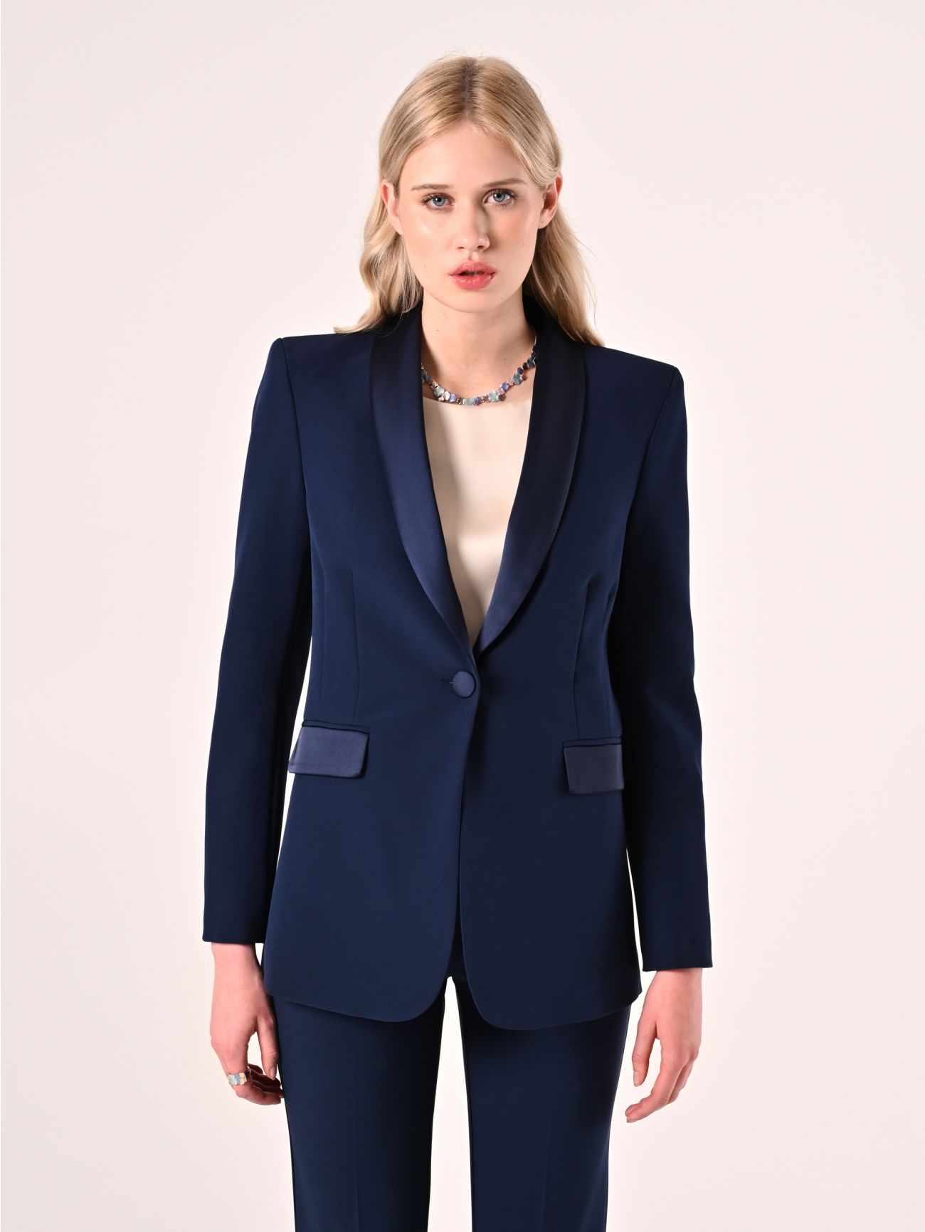 Jacke mit Smoking-Revers in Blau det_2