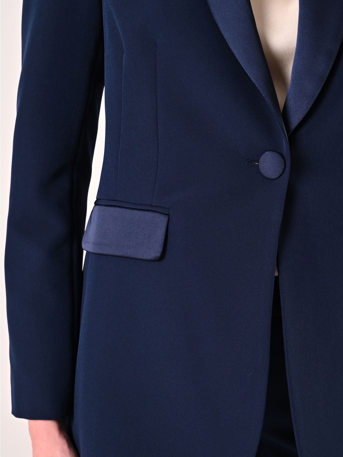 Jacke mit Smoking-Revers in Blau in_i5