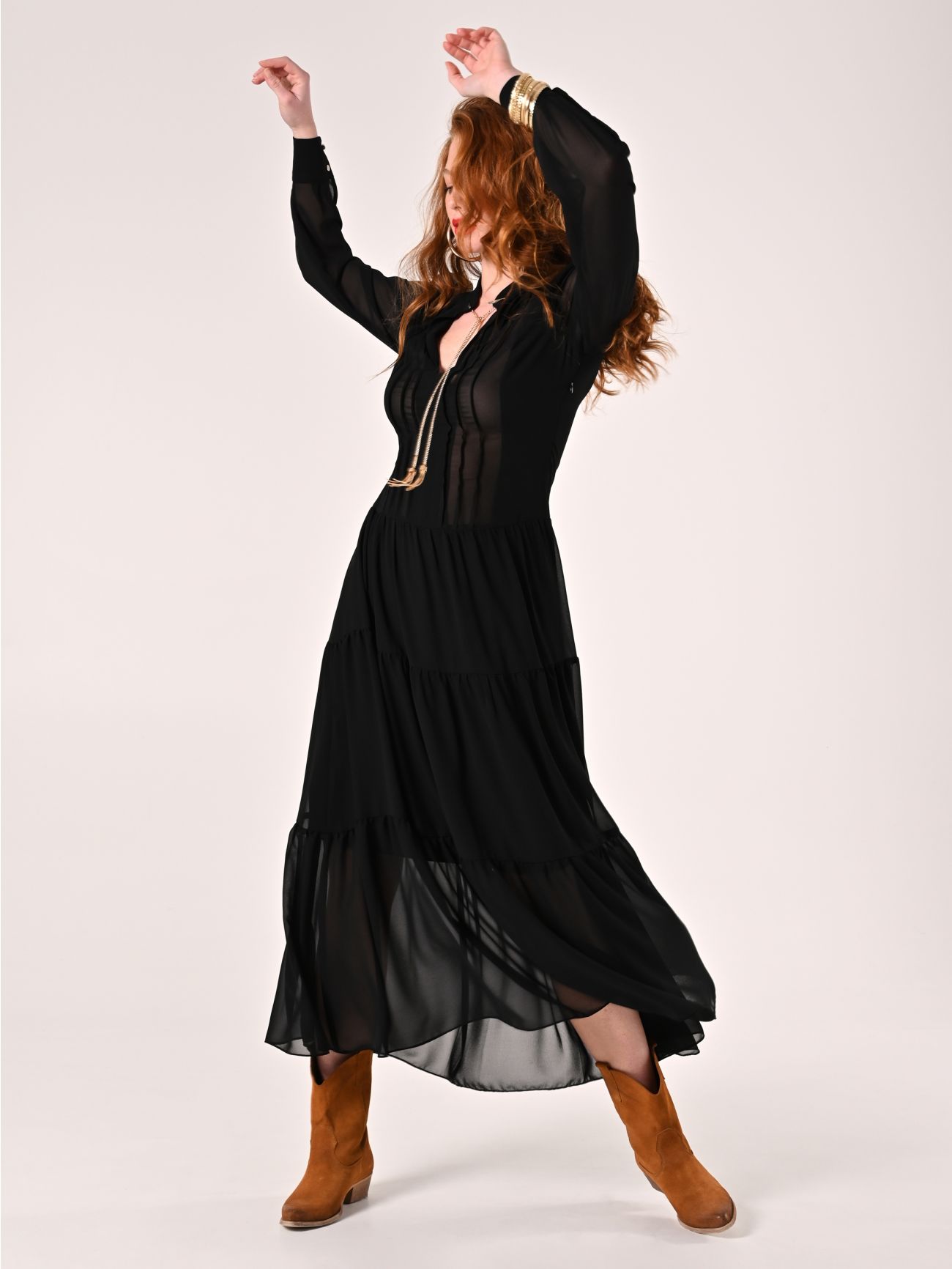 Maxi-Kleid aus Georgette-Kreppstoff in Schwarz in_i7