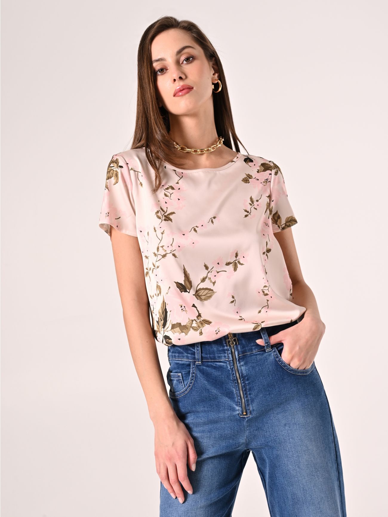 Bluse mit Blumenmuster in_i7