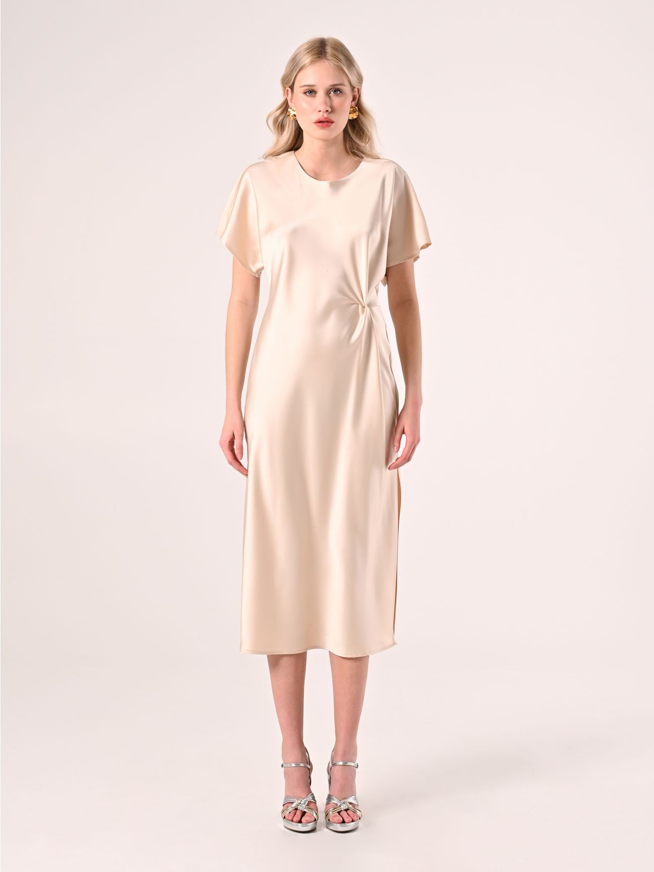 Kleid mit Knoten in Beige aus Satin det_1