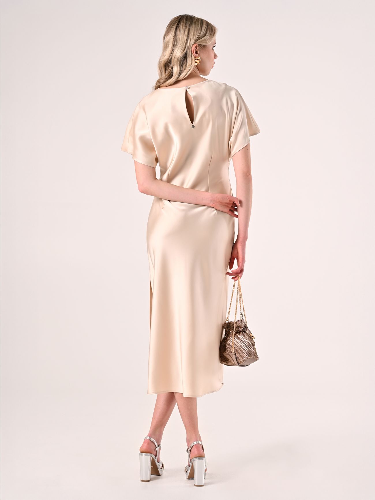 Kleid mit Knoten in Beige aus Satin det_3