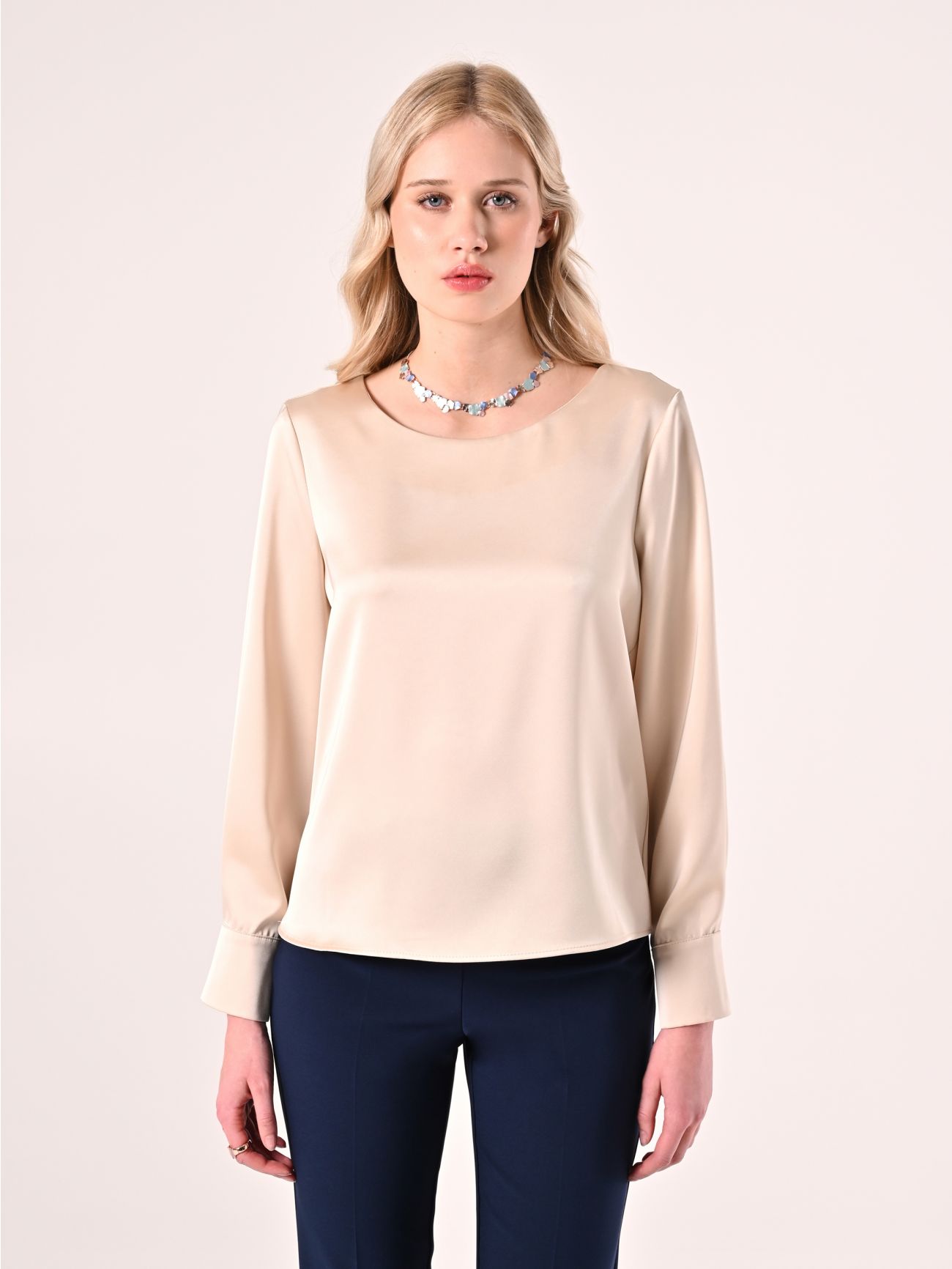 Bluse in Beige aus Satin det_2