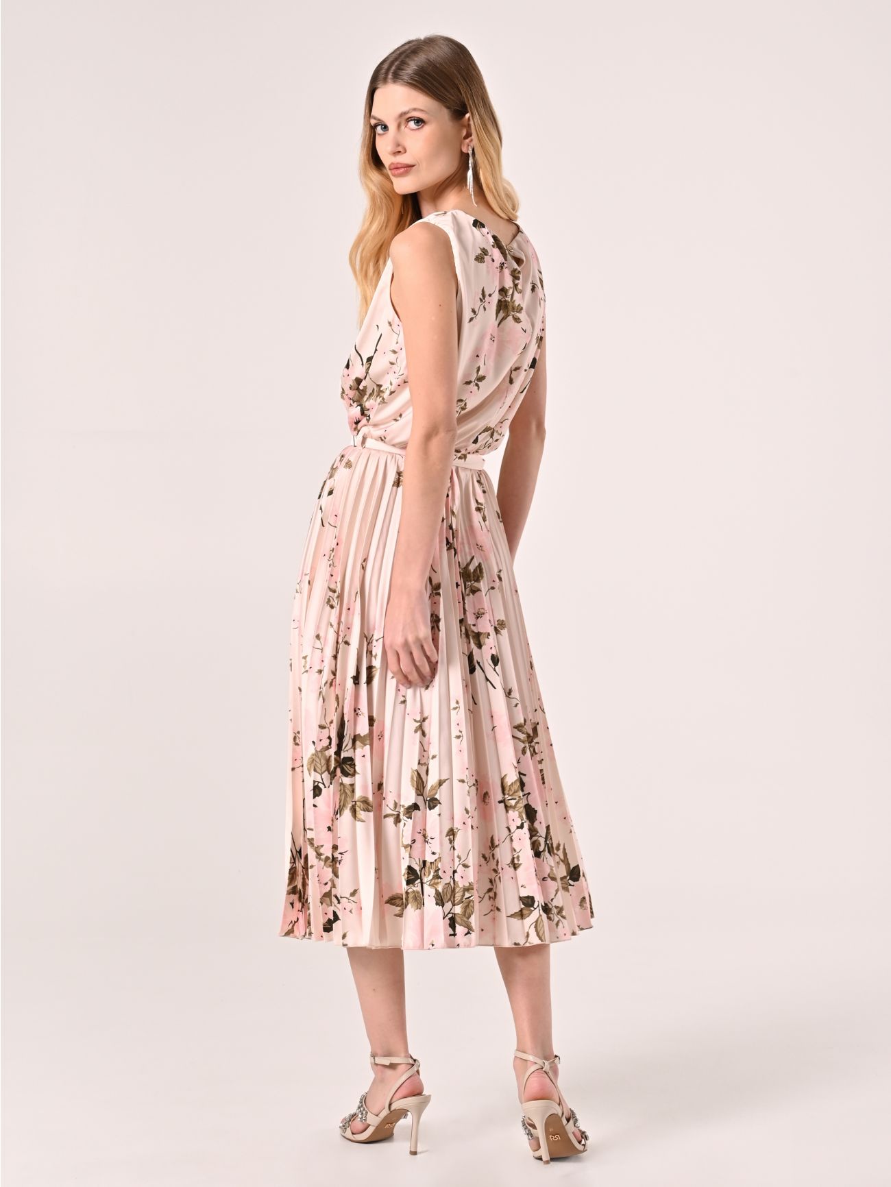 Floral-Print Midi Dress det_3