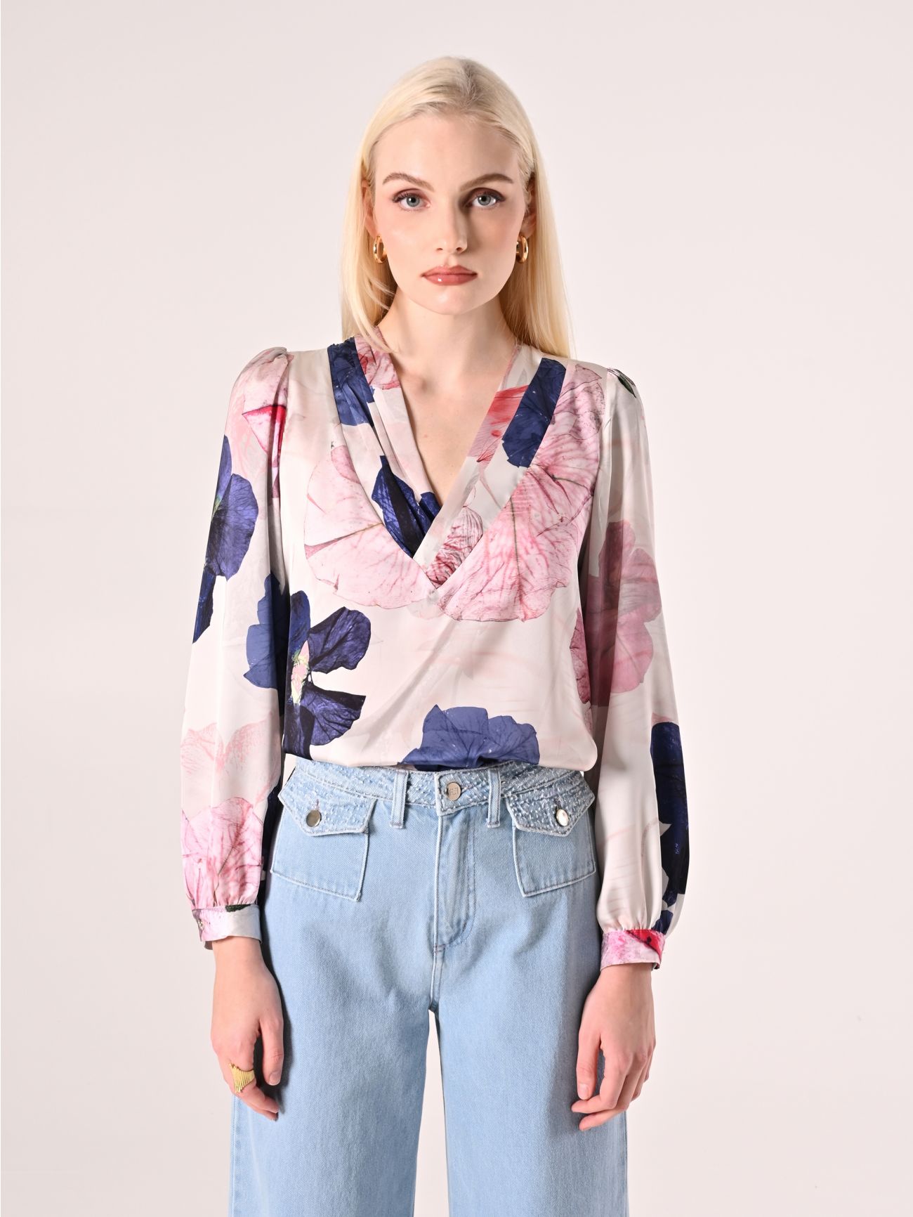 Bluse mit Blumenmuster det_2