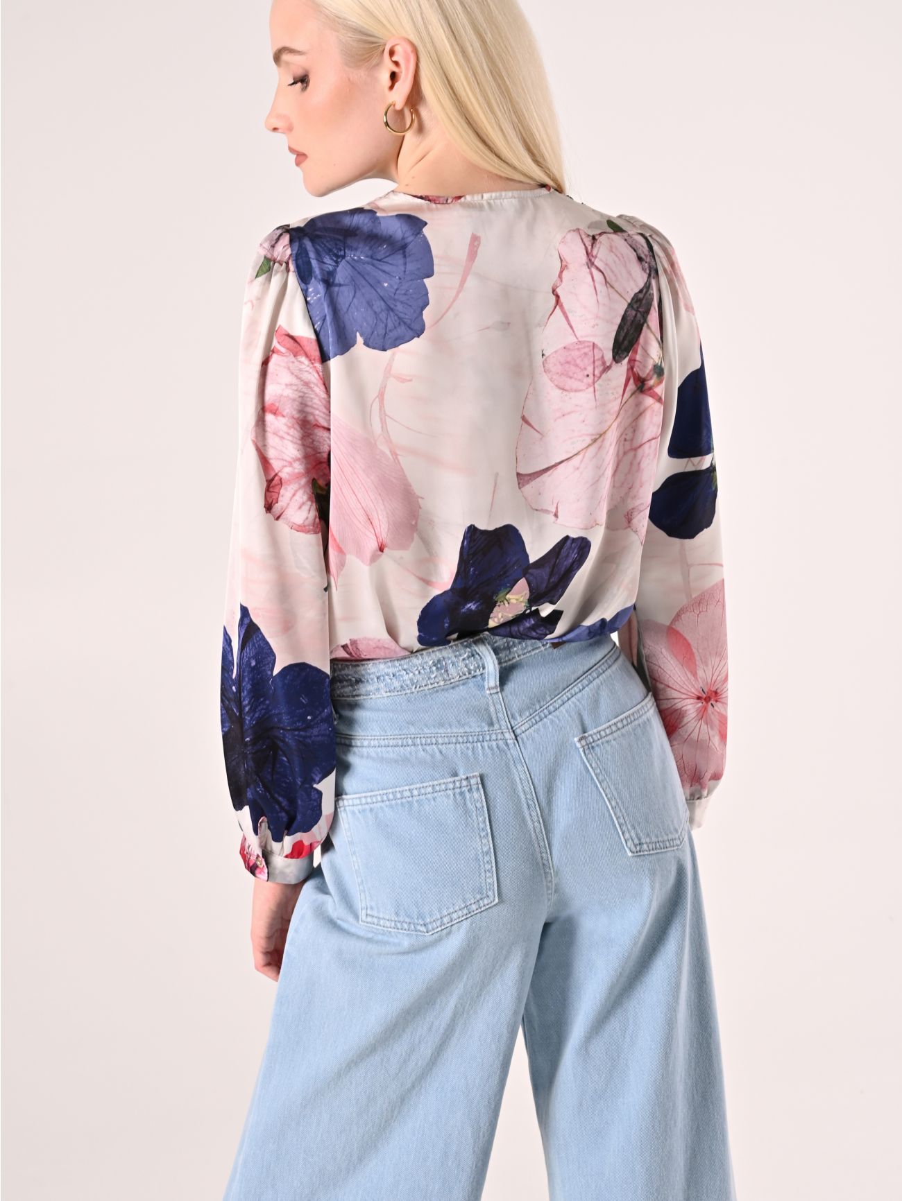 Bluse mit Blumenmuster det_3