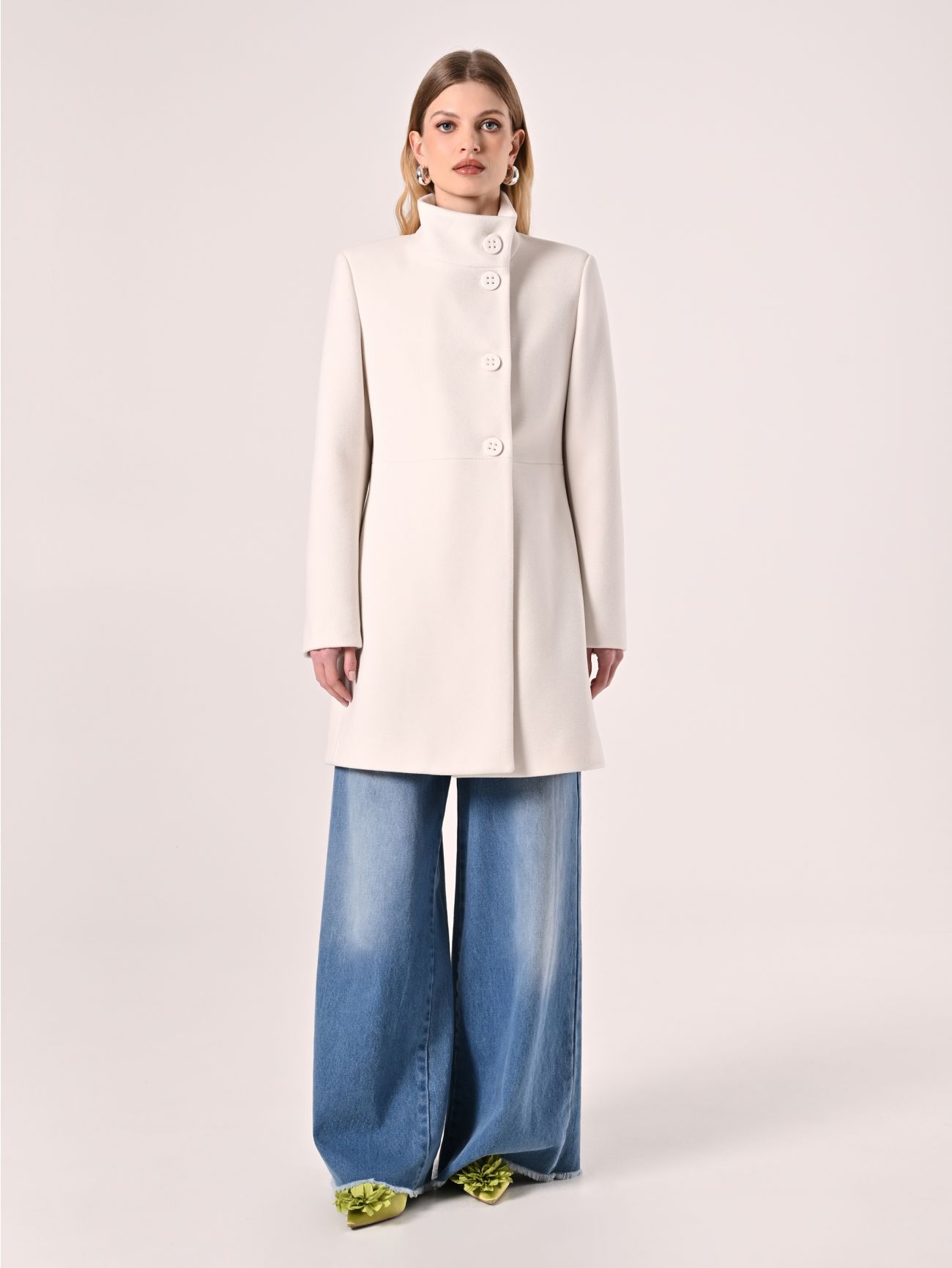 White Coat with Stand-Up Collar det_1