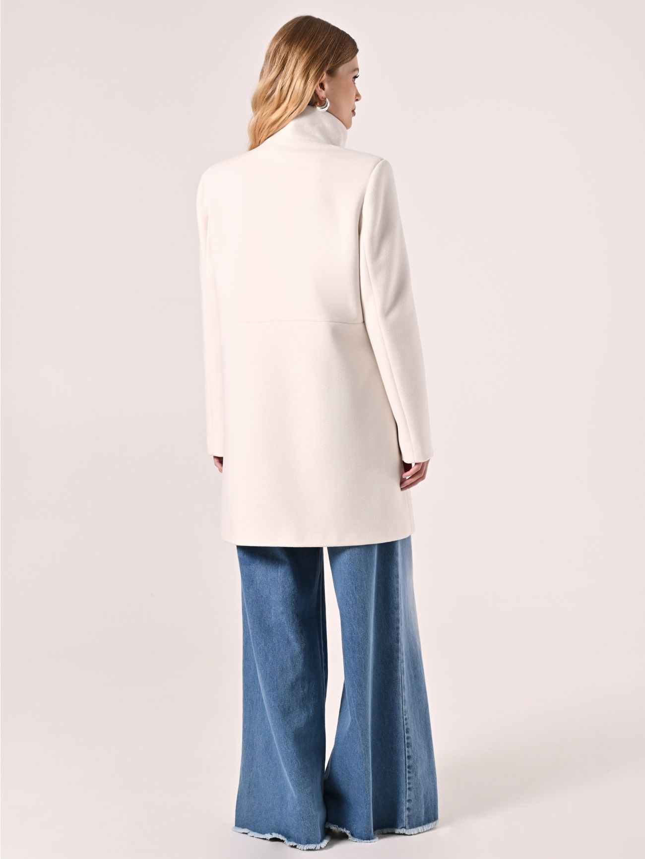 White Coat with Stand-Up Collar det_3