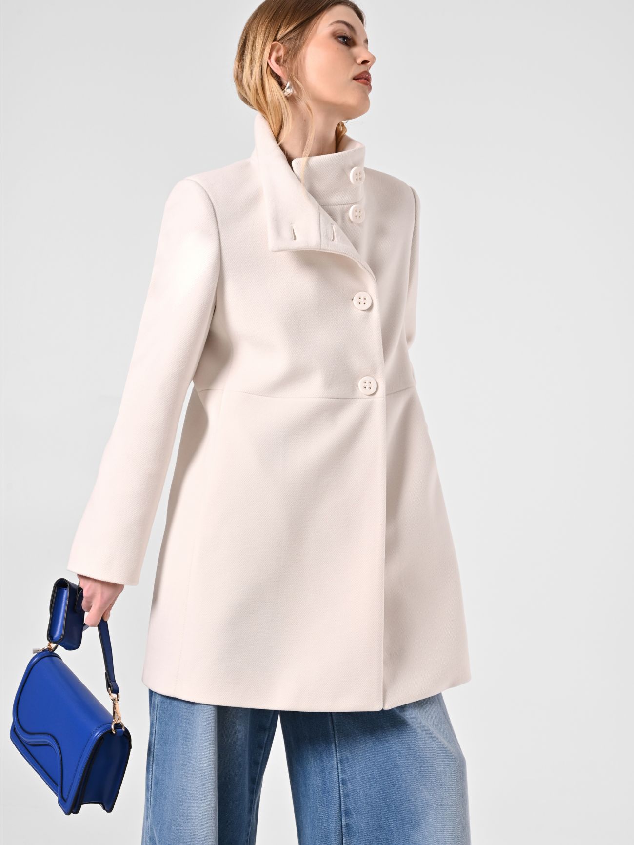 White Coat with Stand-Up Collar sp_e1