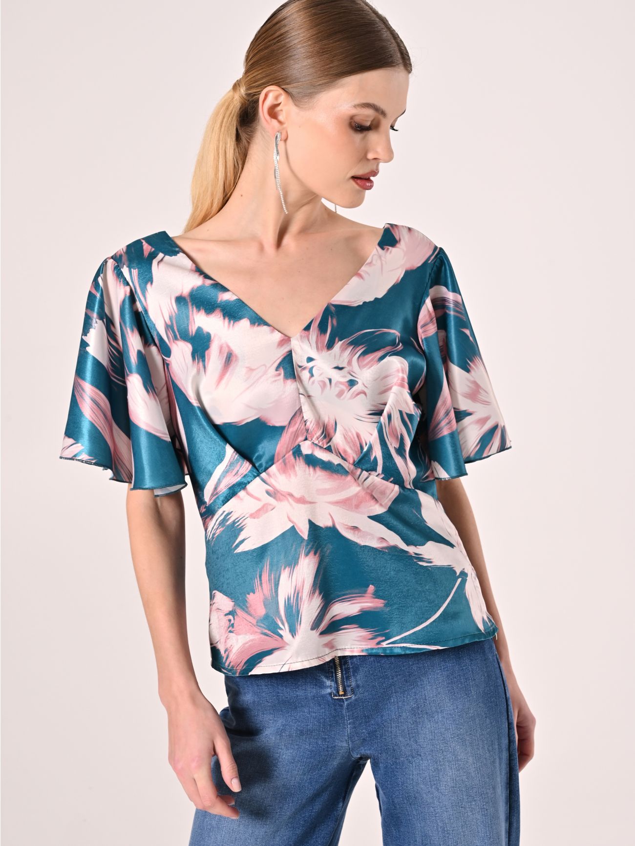 Bluse mit Blumenmuster in_i7