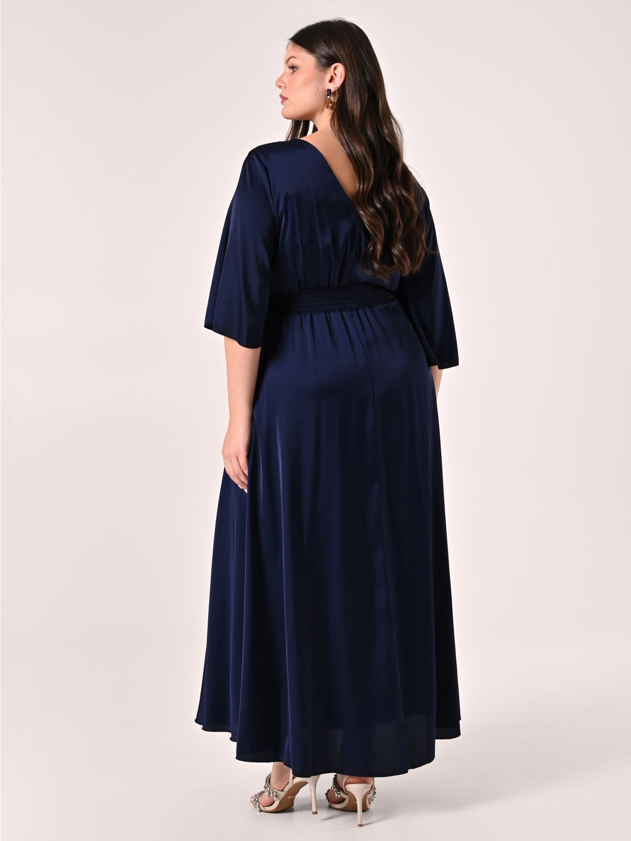 Curvy-Kleid in Blau aus Satin det_3