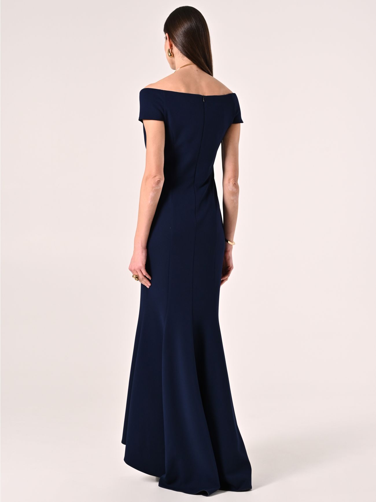 Robe longue bleue épaules dénudées det_3