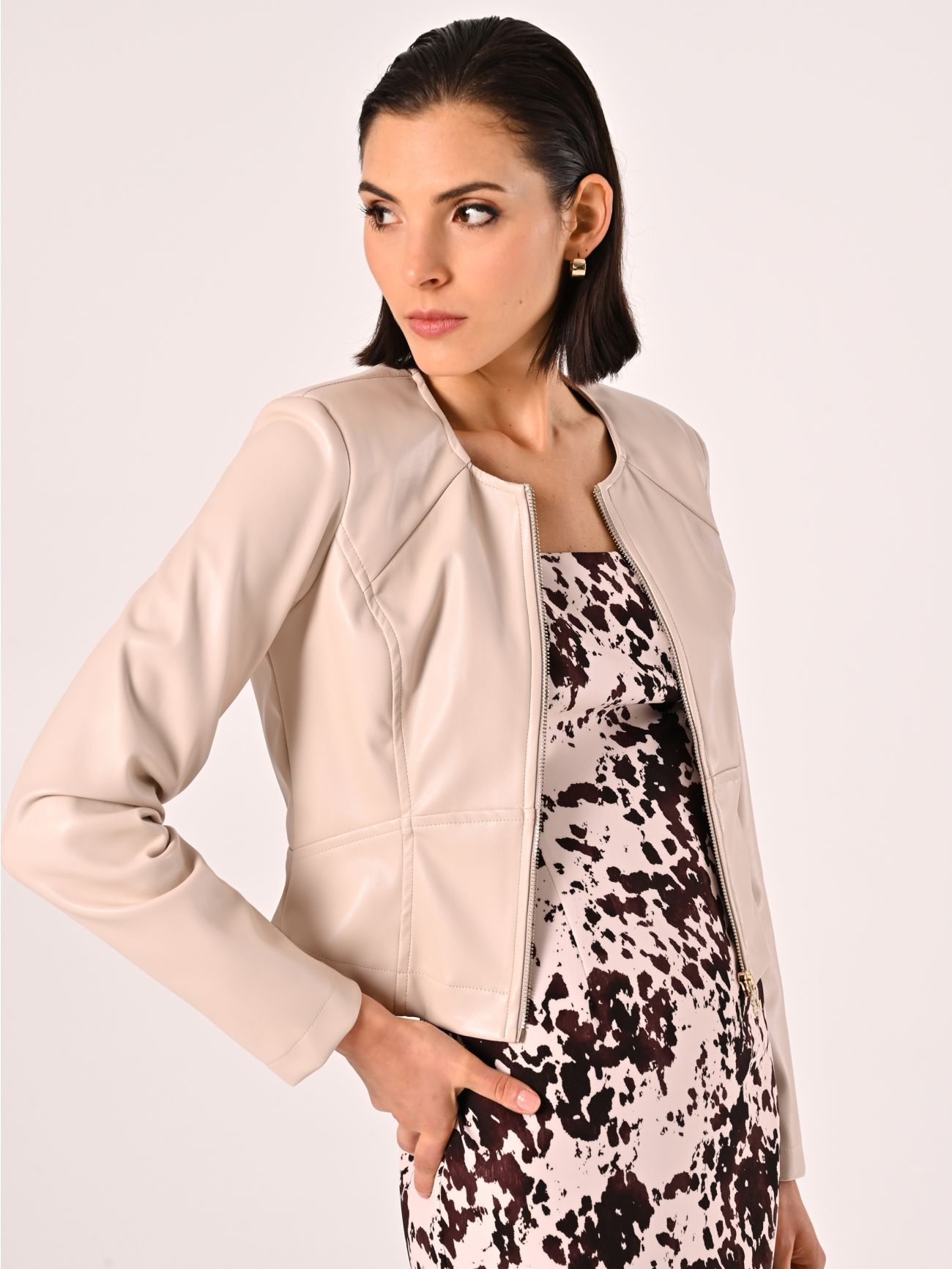 Cazadora de cuero sintético beige in_i7