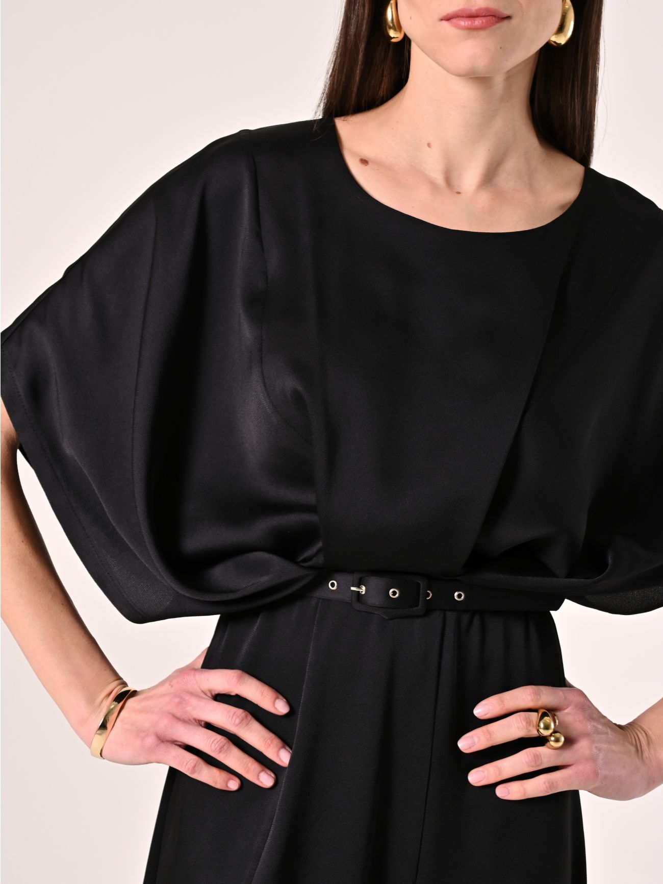 Abito Nero con Maniche Kimono in_i5