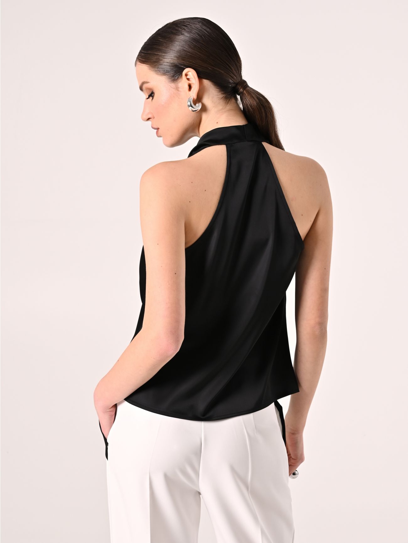 Top noir en satin det_3