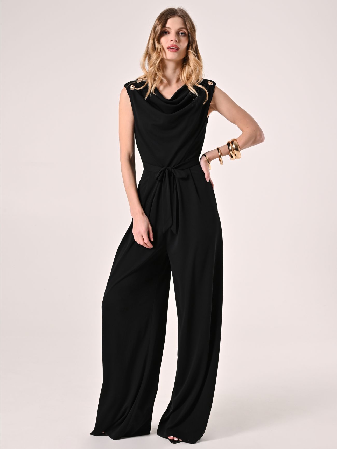Black Flowy Jumpsuit in_i7