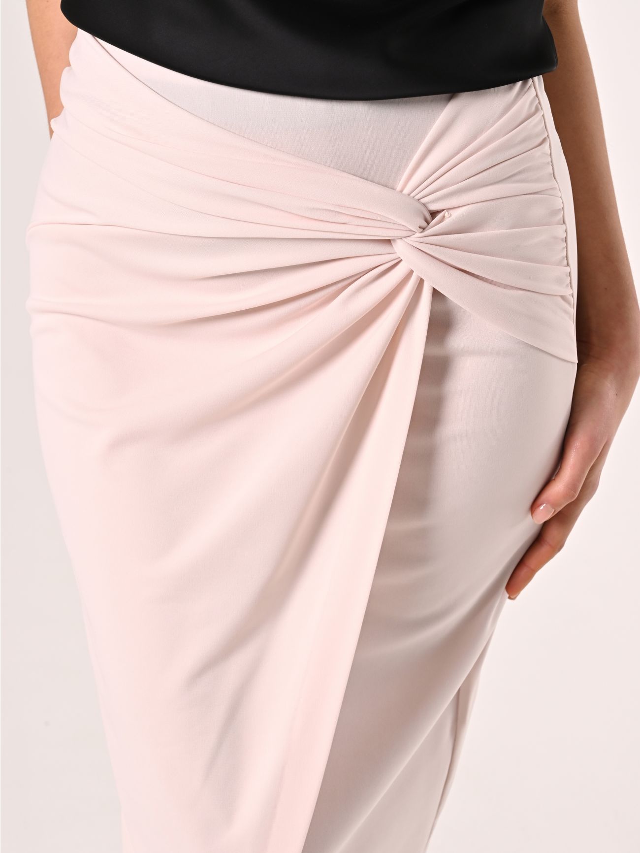 Beige Pencil Skirt with Knot in_i5