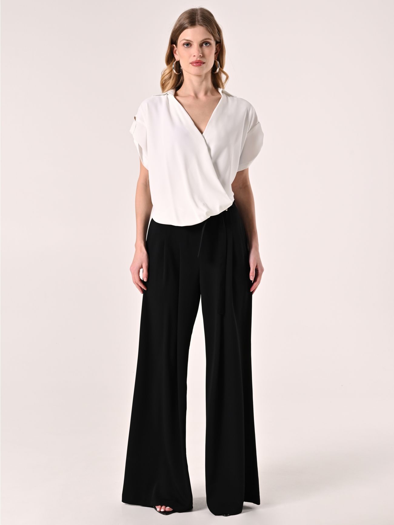 Blusa asimétrica blanca det_1