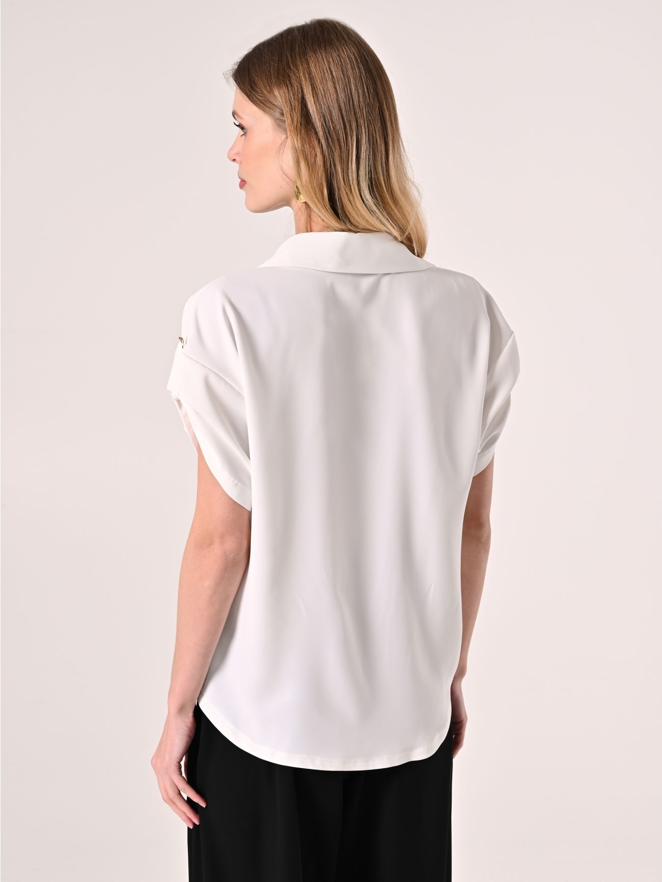 Blusa asimétrica blanca det_3