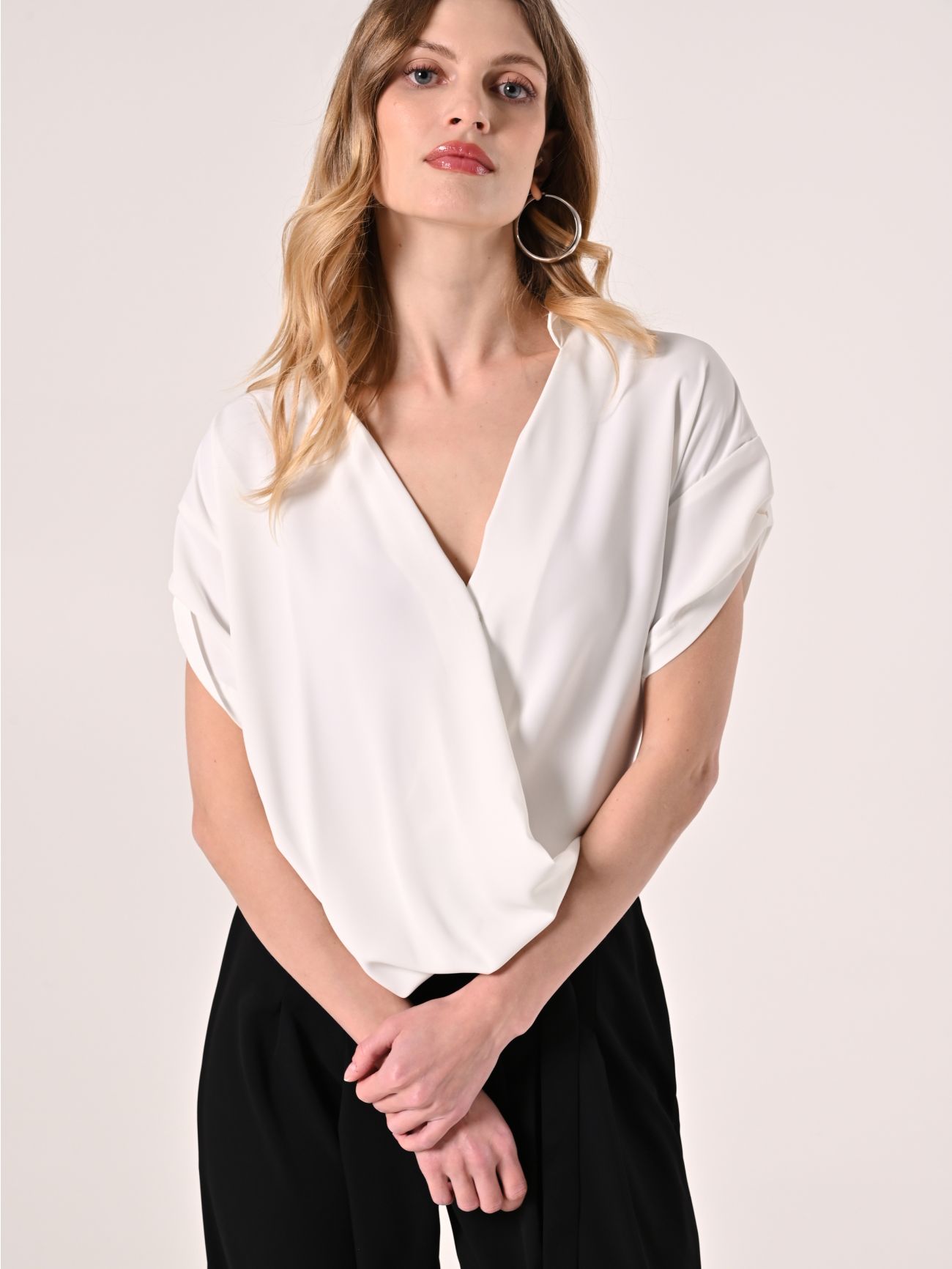 Blusa asimétrica blanca in_i7