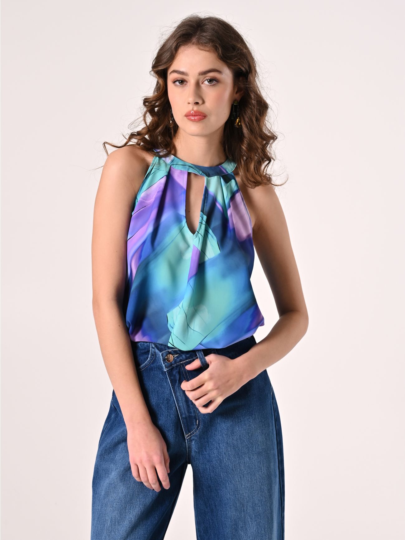 Top con Scollo all'Americana Stampa Astratta  in_i7