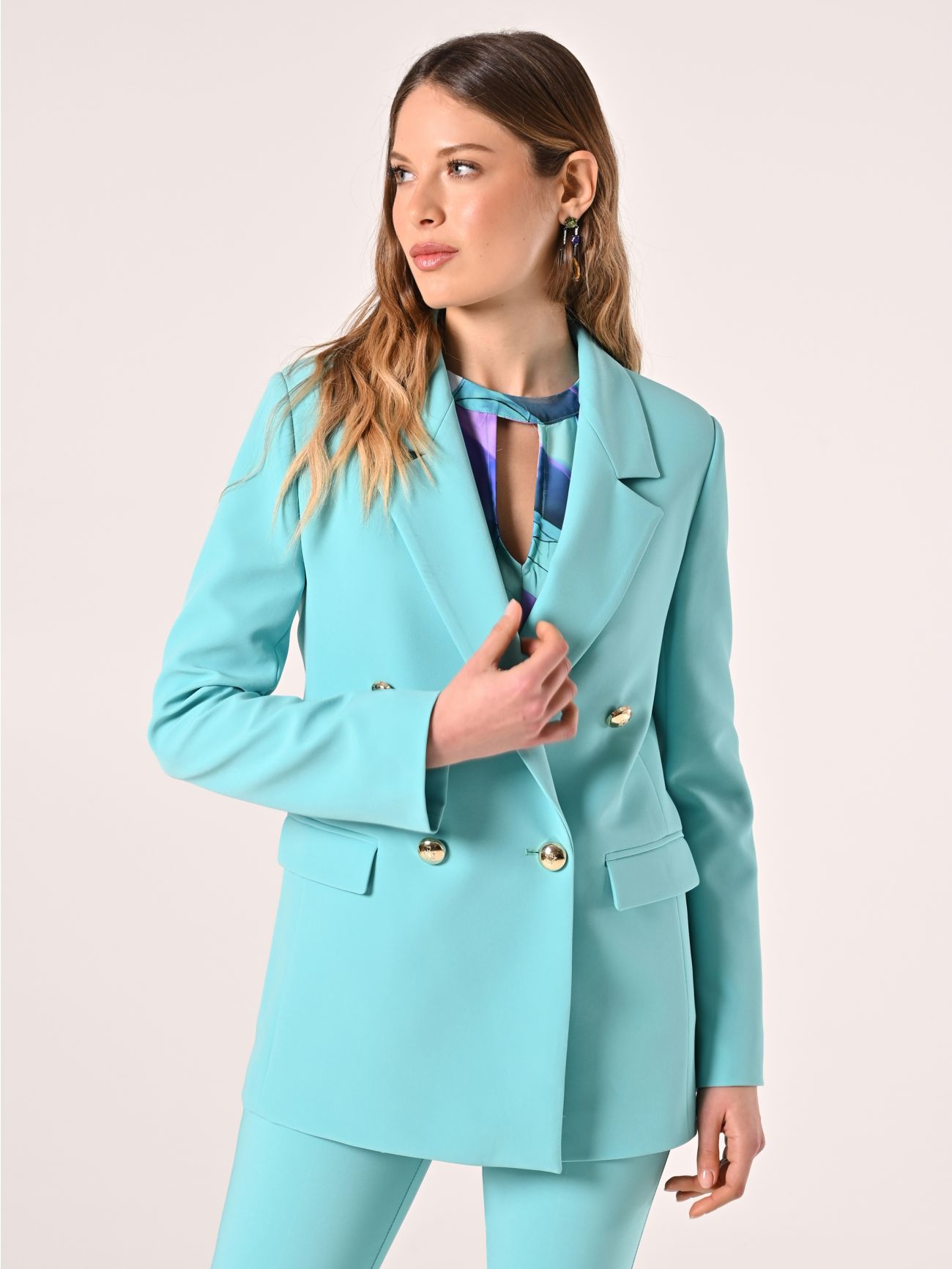 Chaqueta cruzada de tejido técnico verde agua in_i7