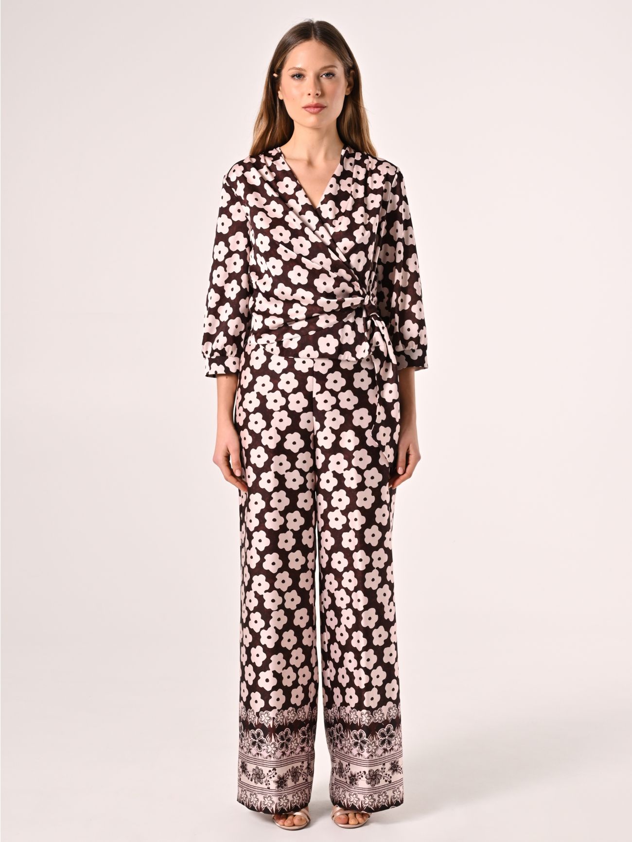 Bluse mit Blumenmuster in Rosa & Schokolade det_1