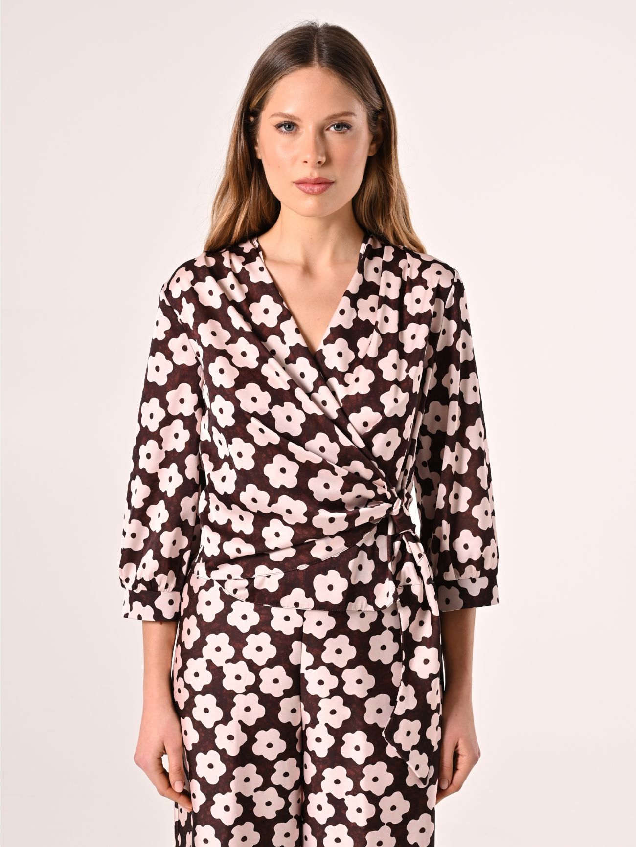 Bluse mit Blumenmuster in Rosa & Schokolade det_2