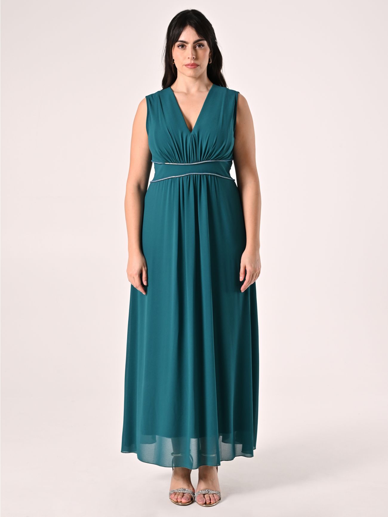 Vestido largo curvy verde realeza con ribete de pedrería det_1
