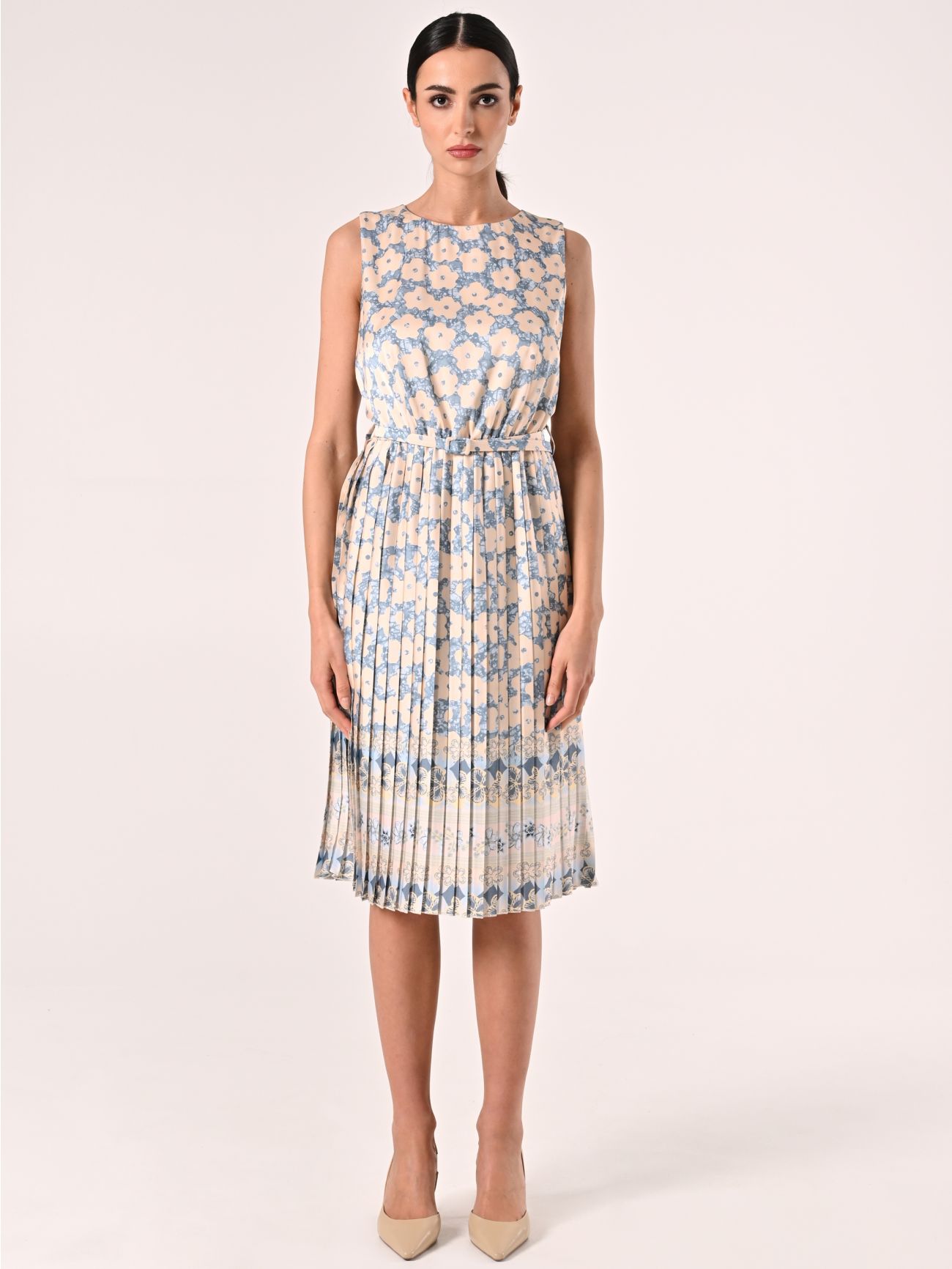 Vestido midi plisado con estampado floral celeste det_1