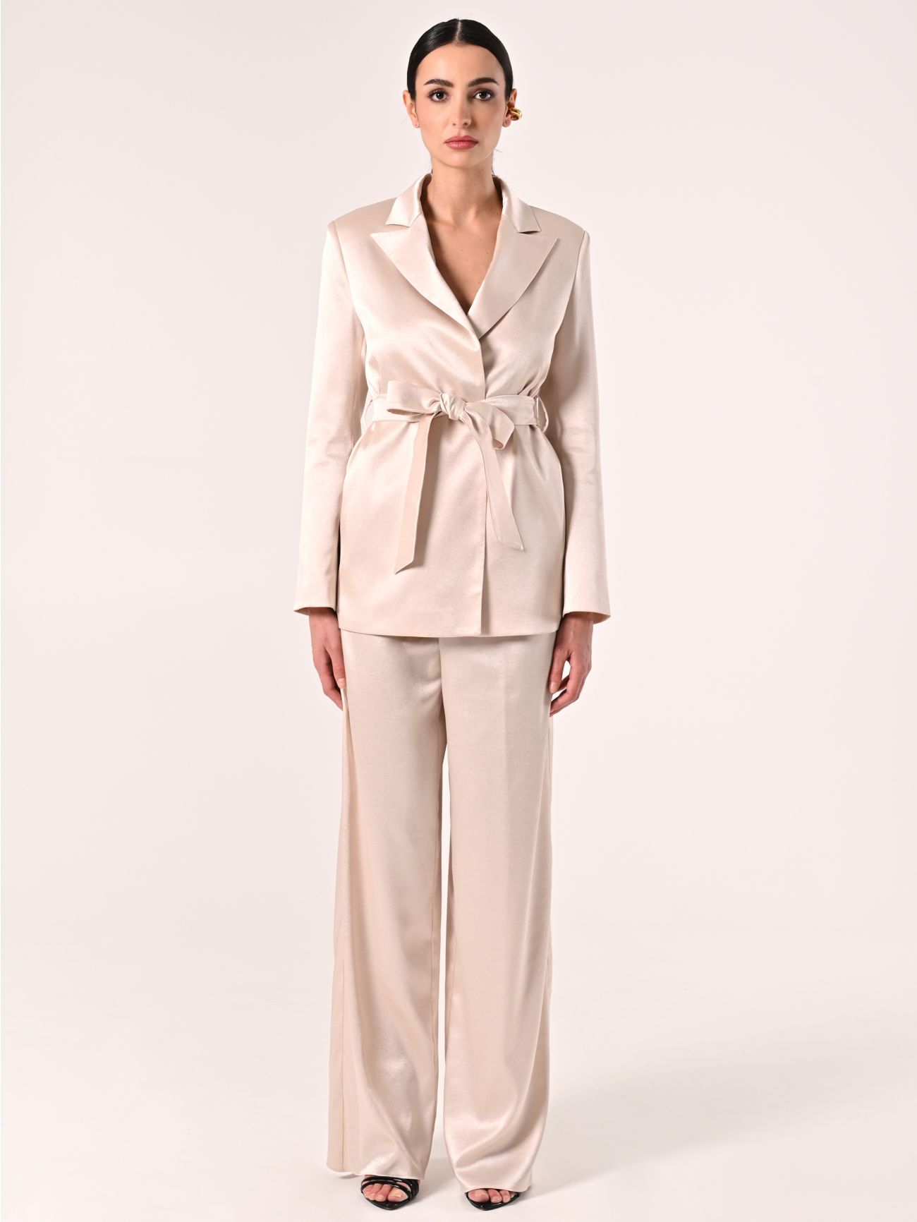 Jacke mit Bindegürtel aus Envers-Satin in Beige det_1