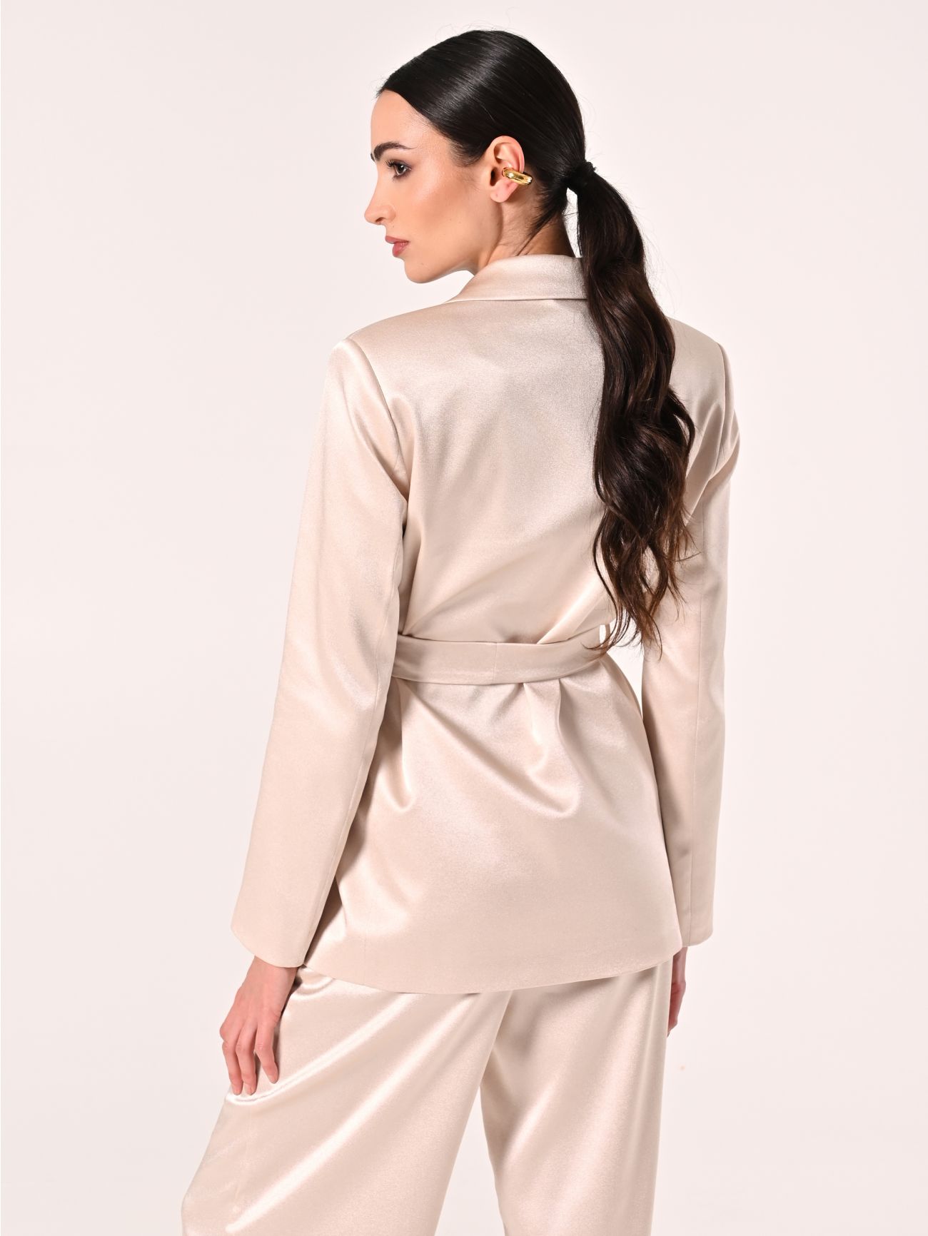 Jacke mit Bindegürtel aus Envers-Satin in Beige det_3