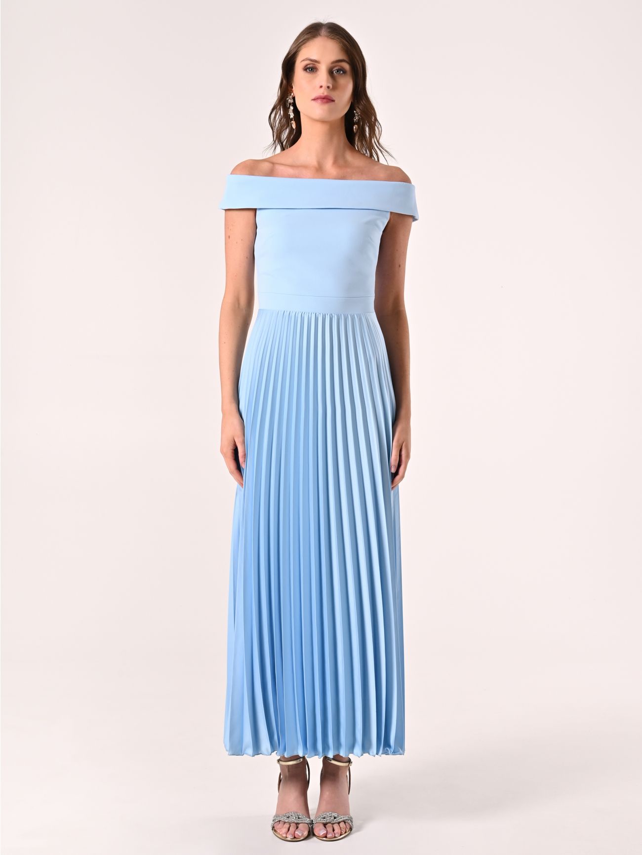 Schulterfreies Kleid in Hellblau mit plissiertem Rock det_1
