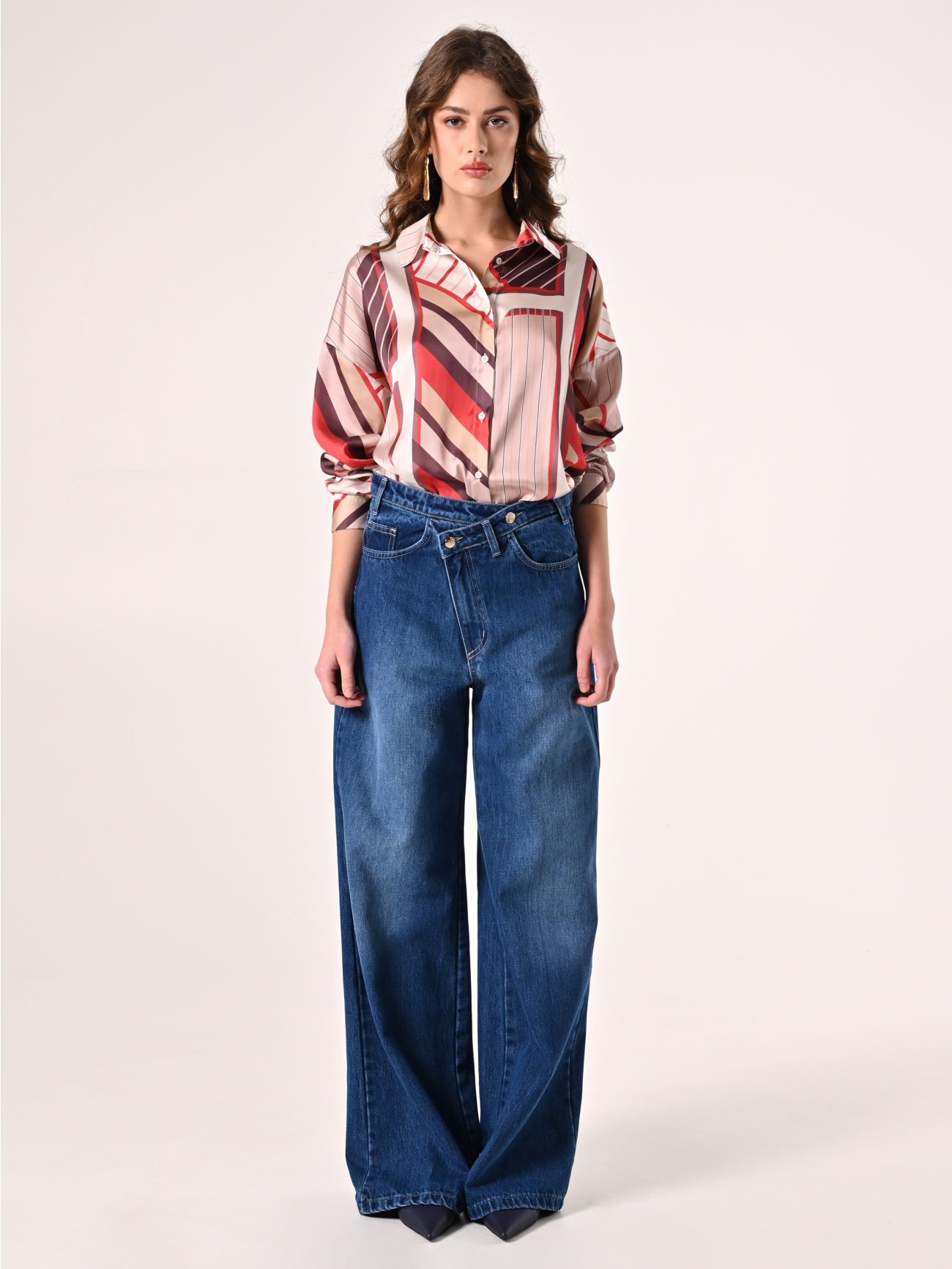 Denim Jeans with Asymmetric Buttons det_1