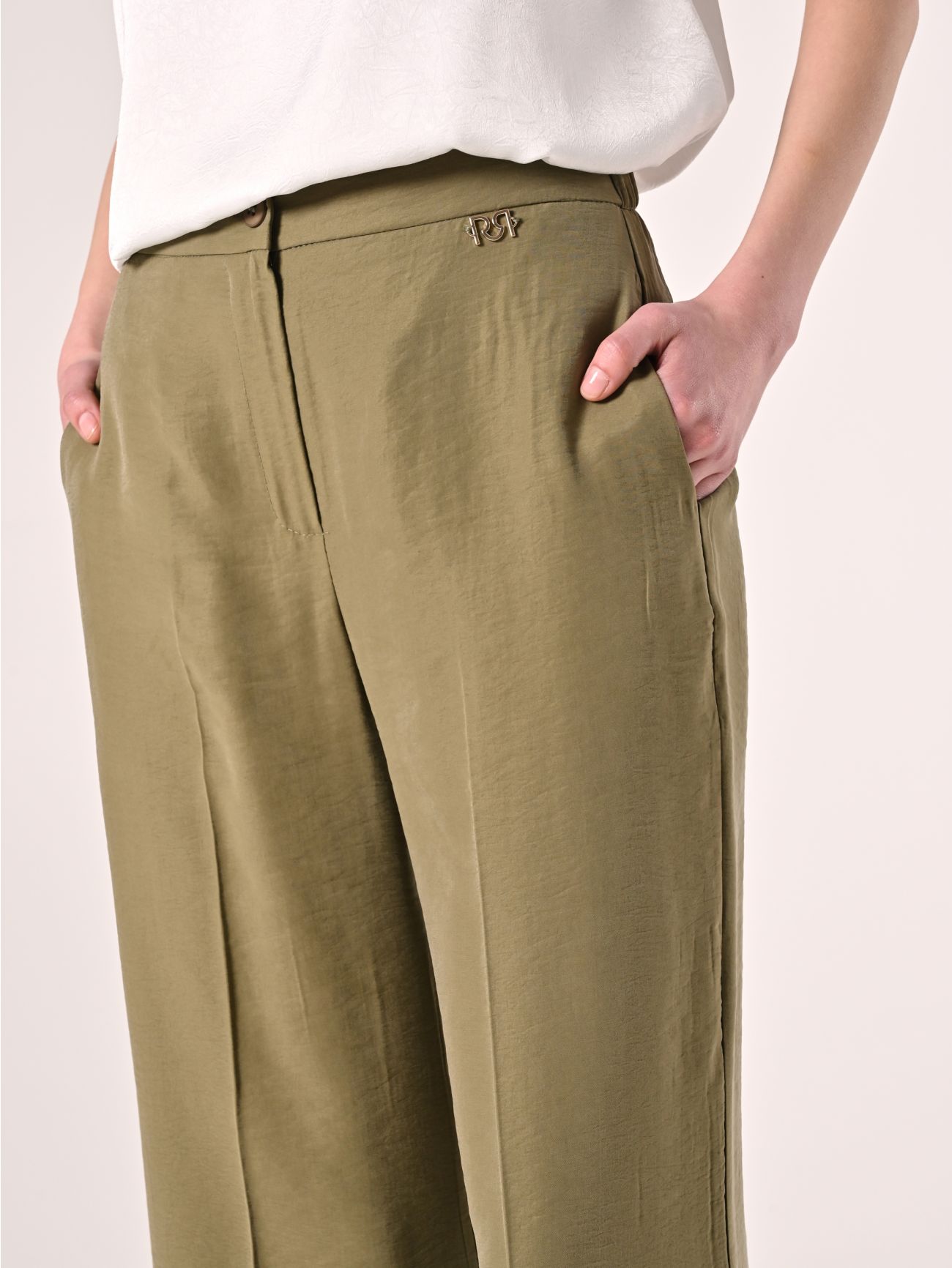 Pantalón amplio de modal verde militar in_i5