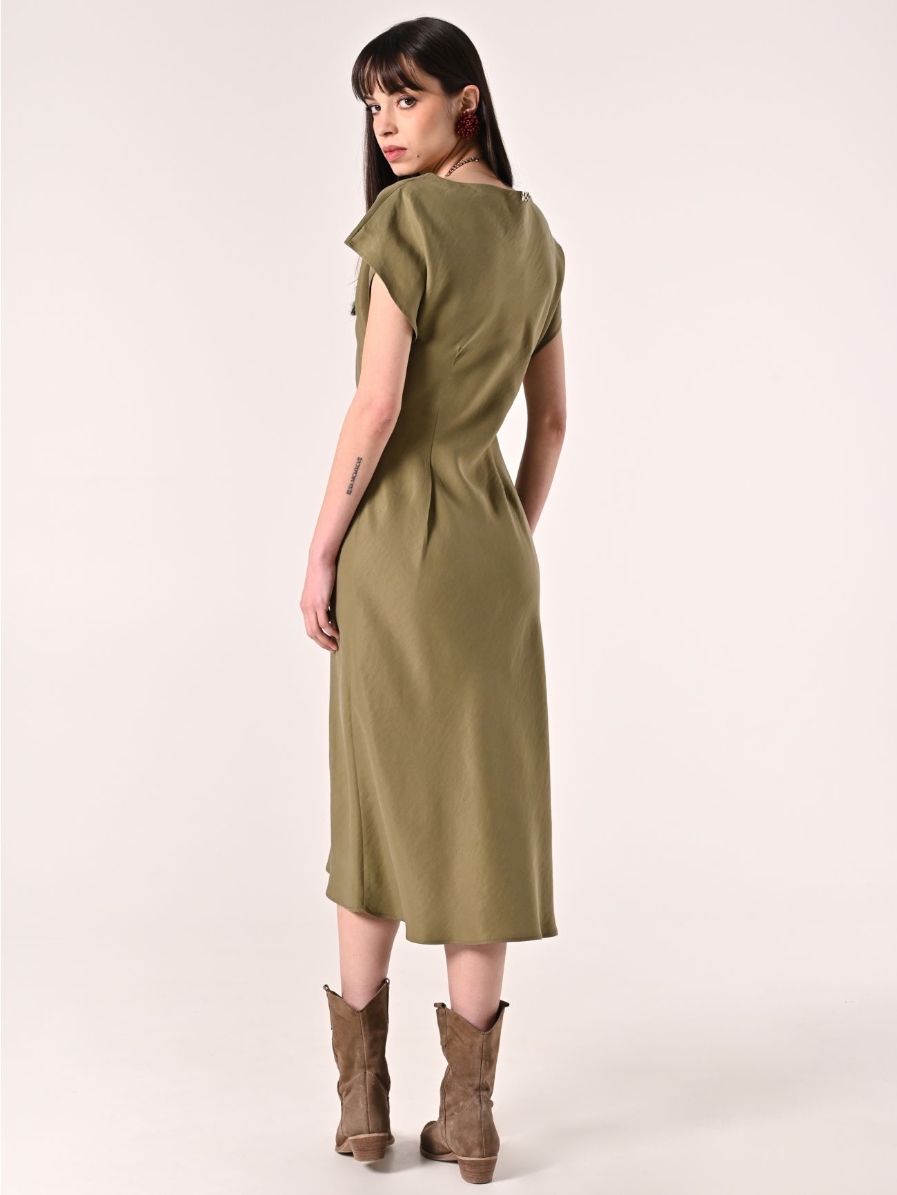 Vestido de viscosa verde militar det_3