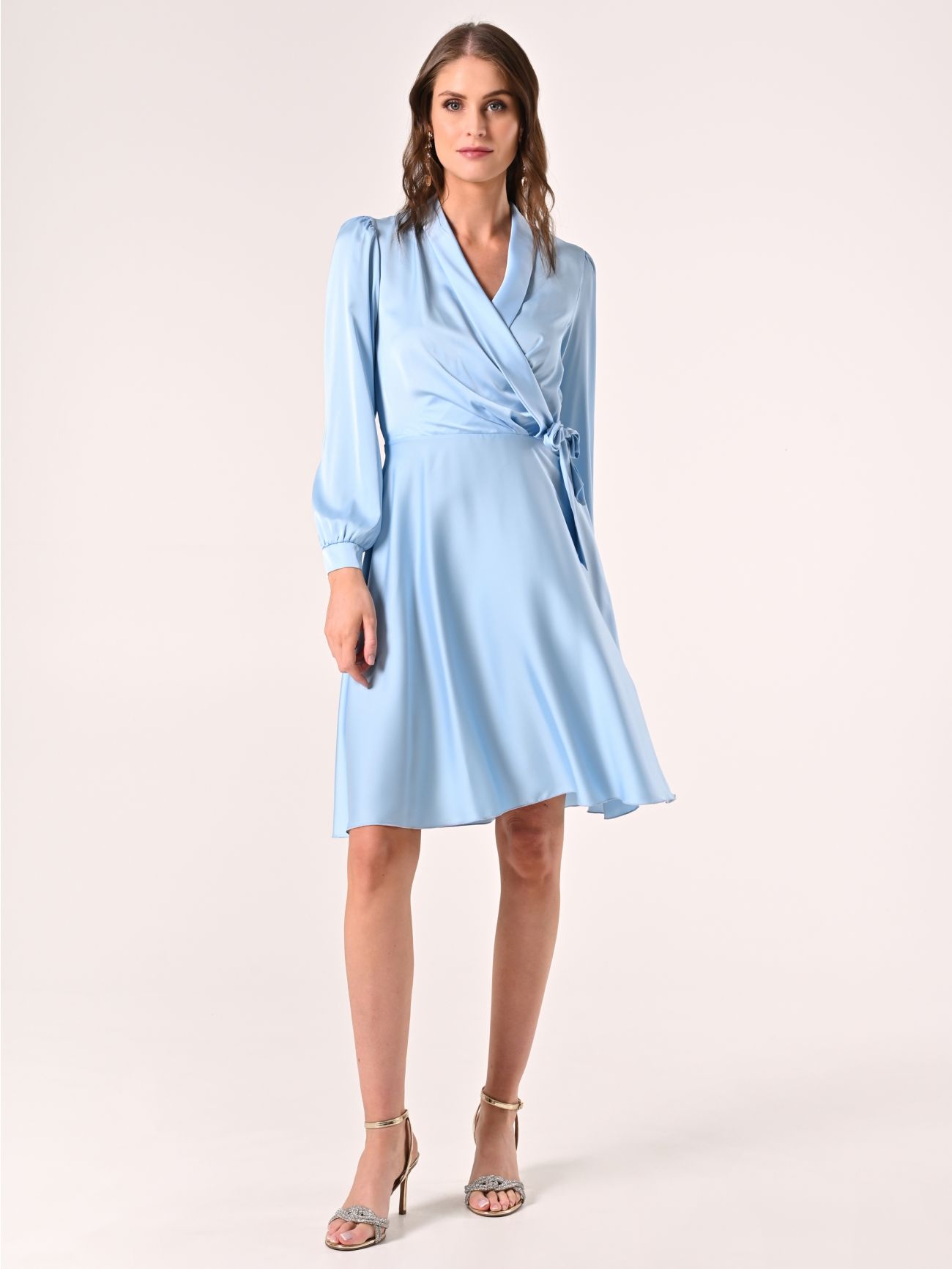 Robe cache-cœur bleu ciel en satin in_i7